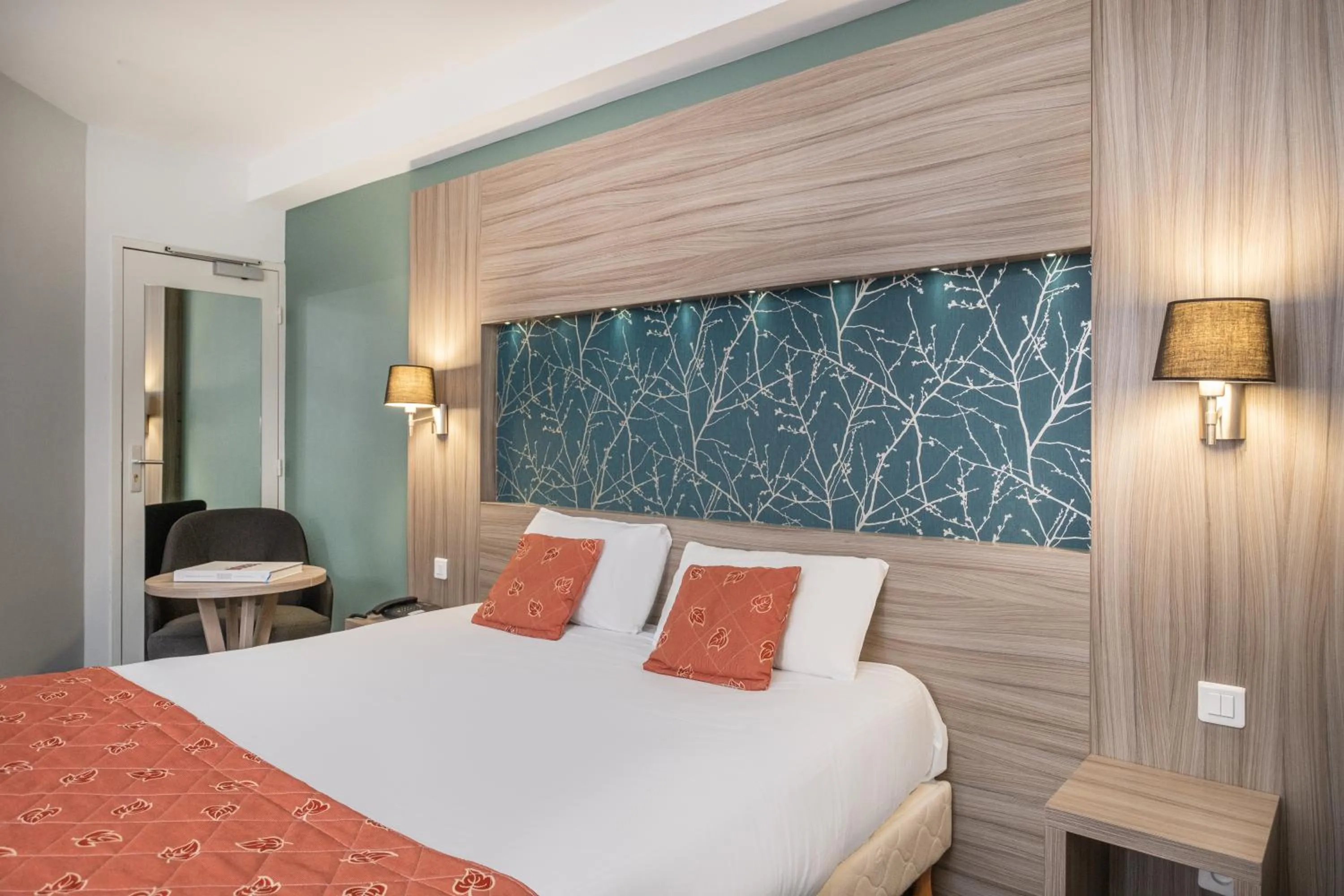 Bed in Charme Hôtel, Montbéliard Sud