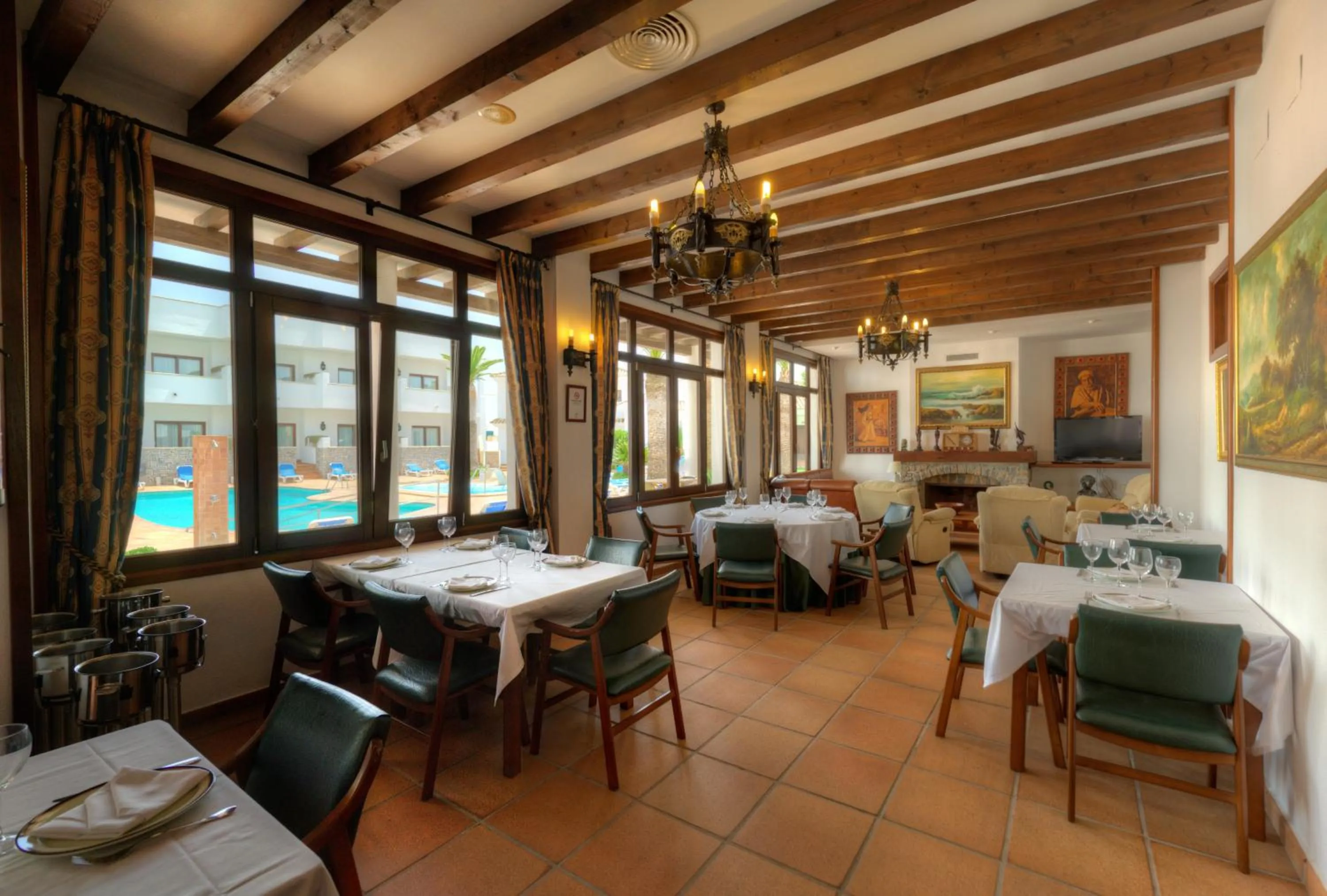 Restaurant/places to eat in Hotel Porfirio