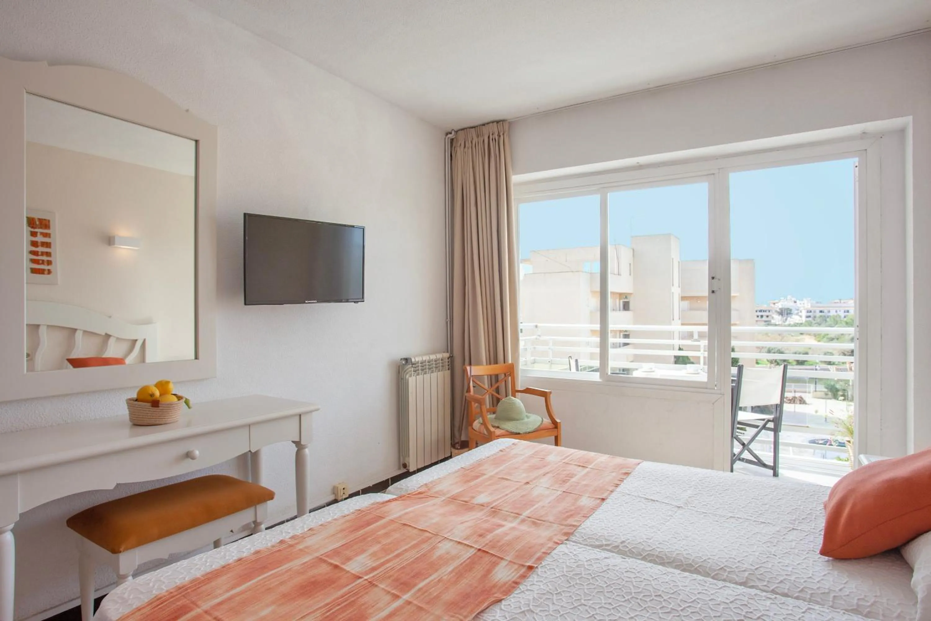 Bedroom, Bed in BJ Playamar Hotel & Apartamentos