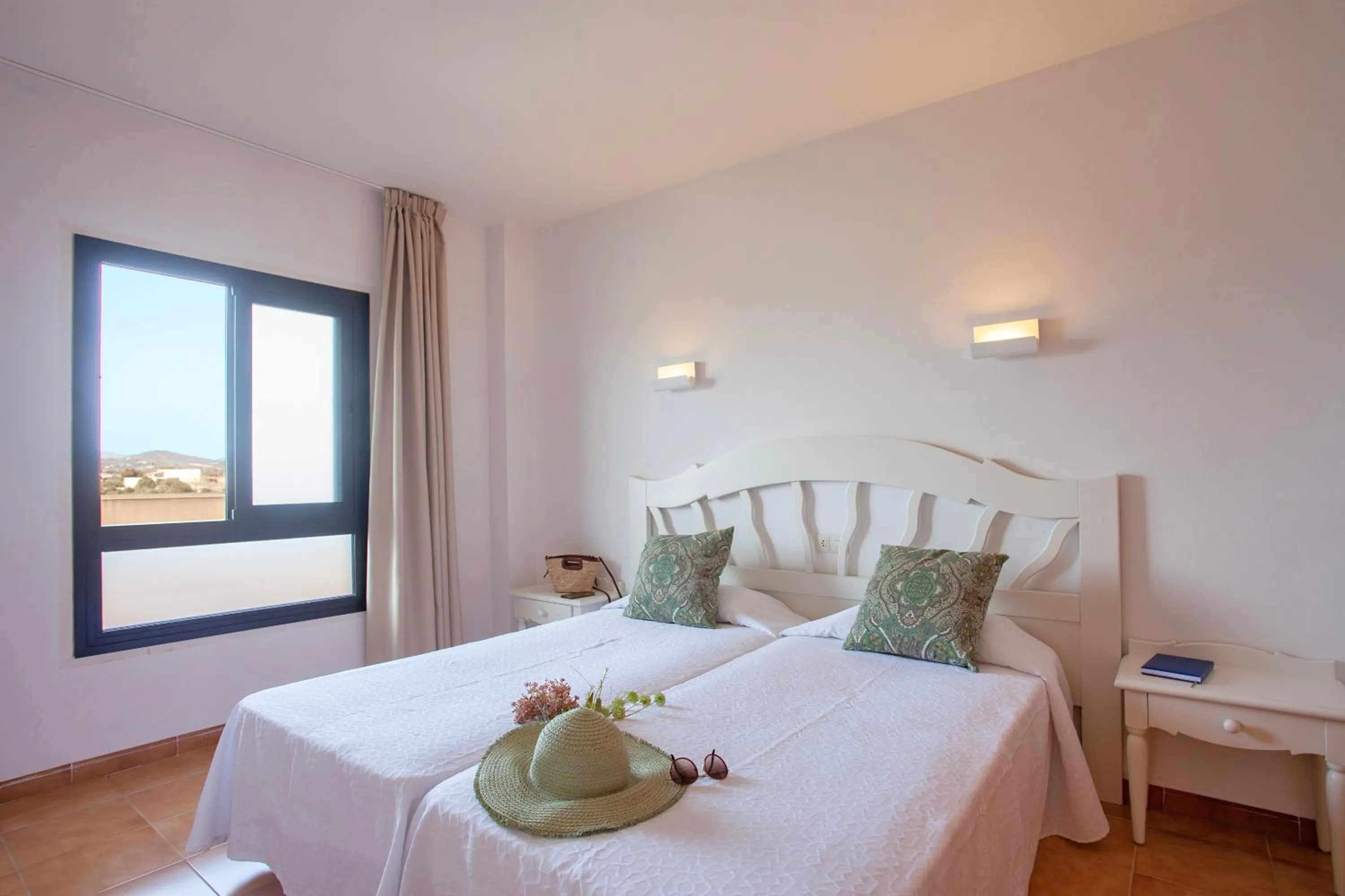 Bedroom, Bed in BJ Playamar Hotel & Apartamentos