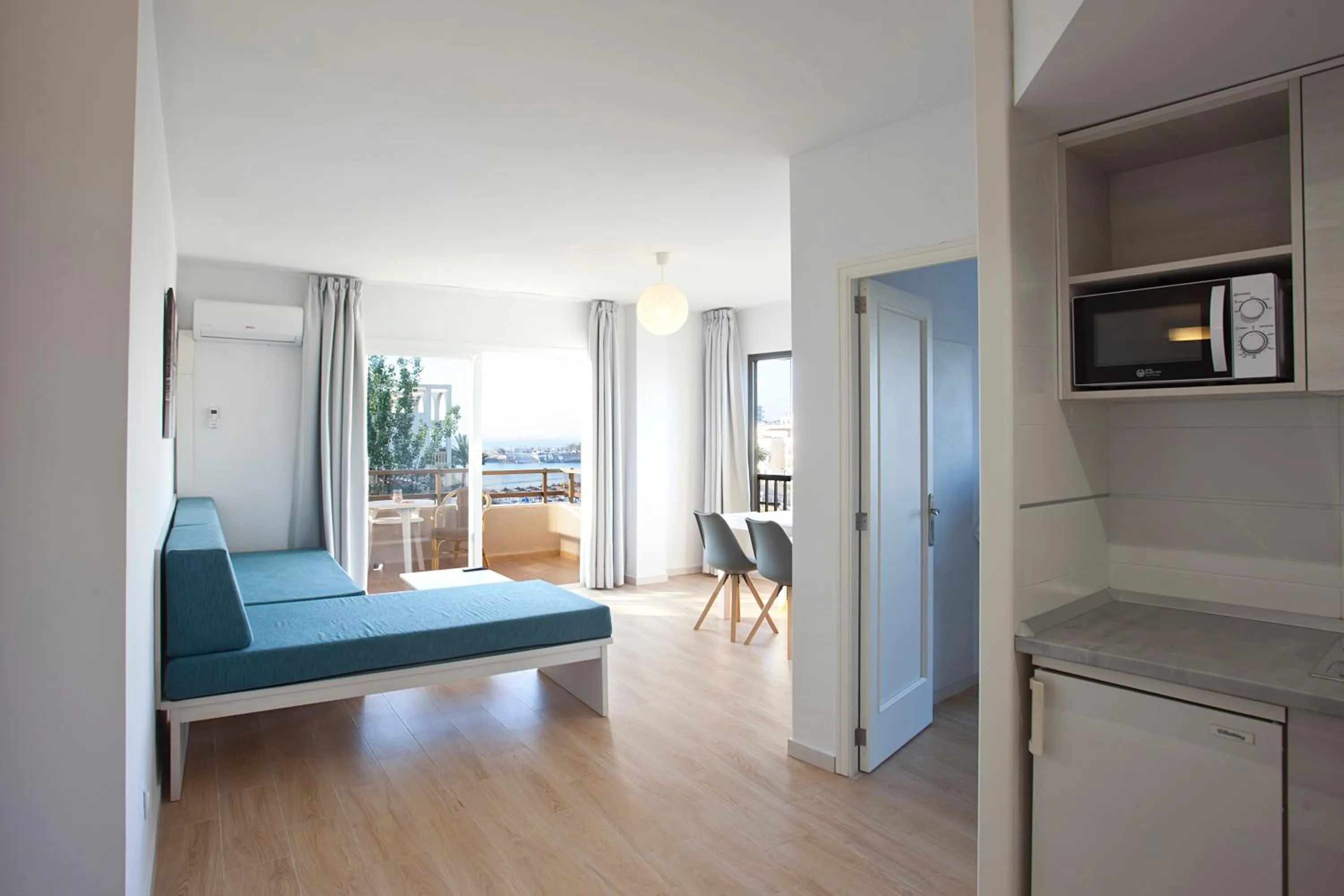 Photo of the whole room in BJ Playamar Hotel & Apartamentos