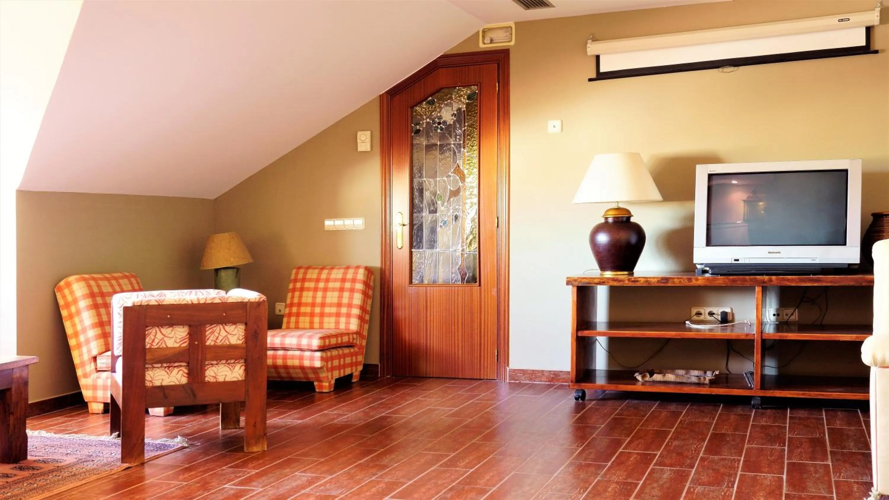 Communal lounge/ TV room in Hotel Vivar