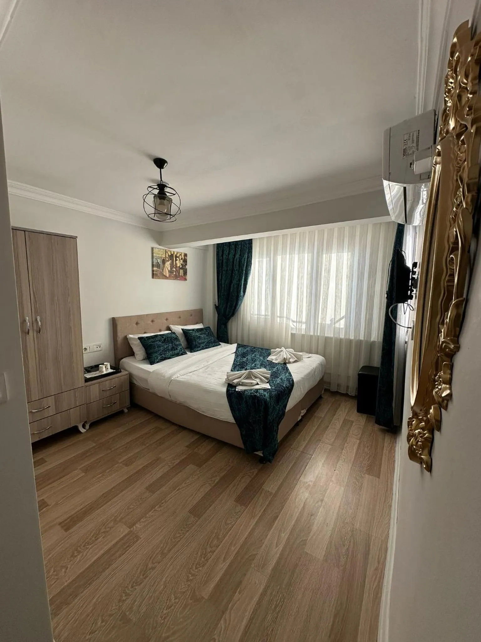 Bedroom, Bed in Hotel Estambul