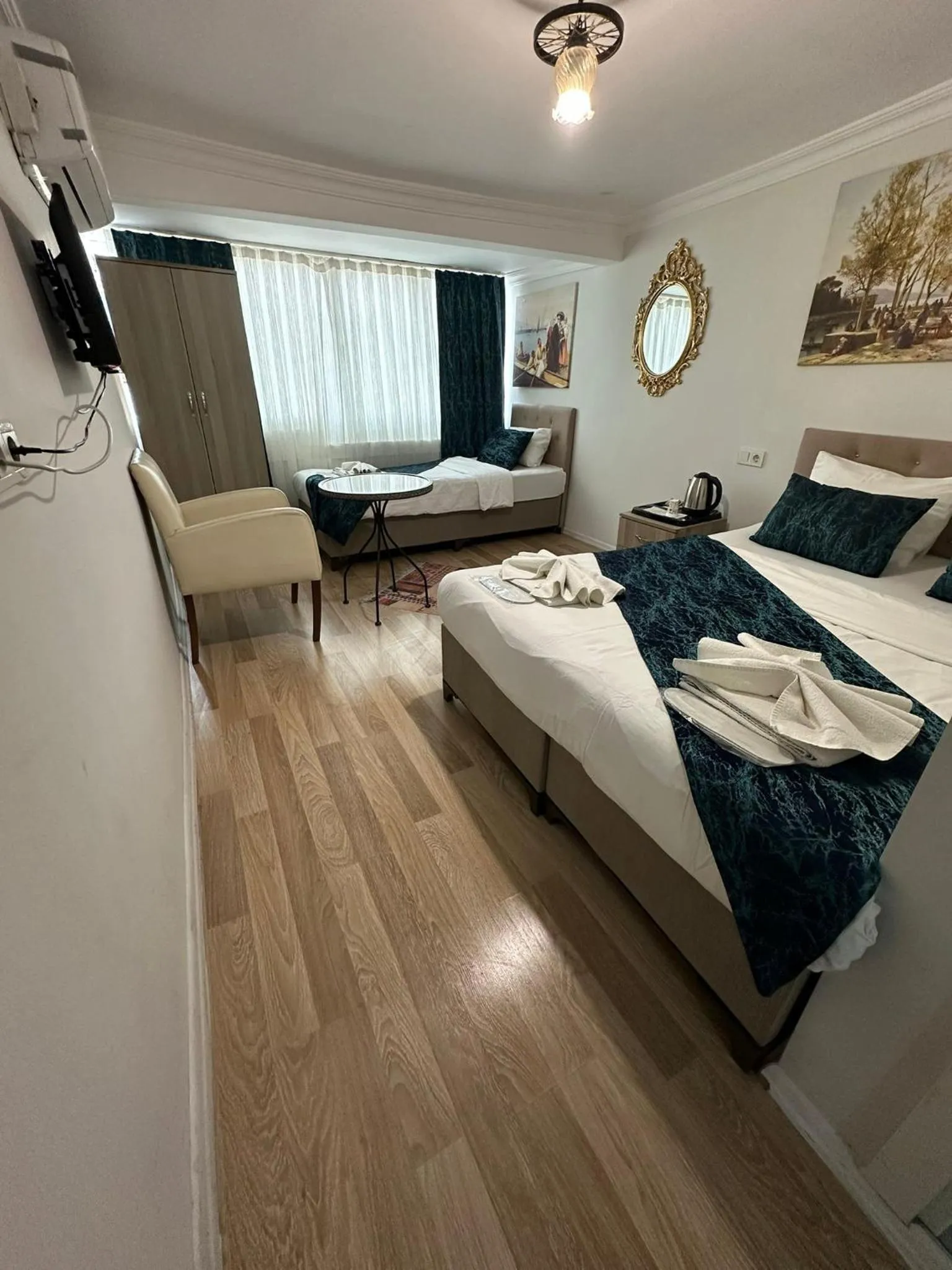 Bedroom, Bed in Hotel Estambul