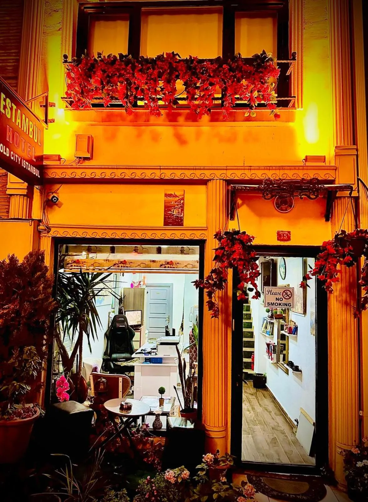 Property building in Hotel Estambul