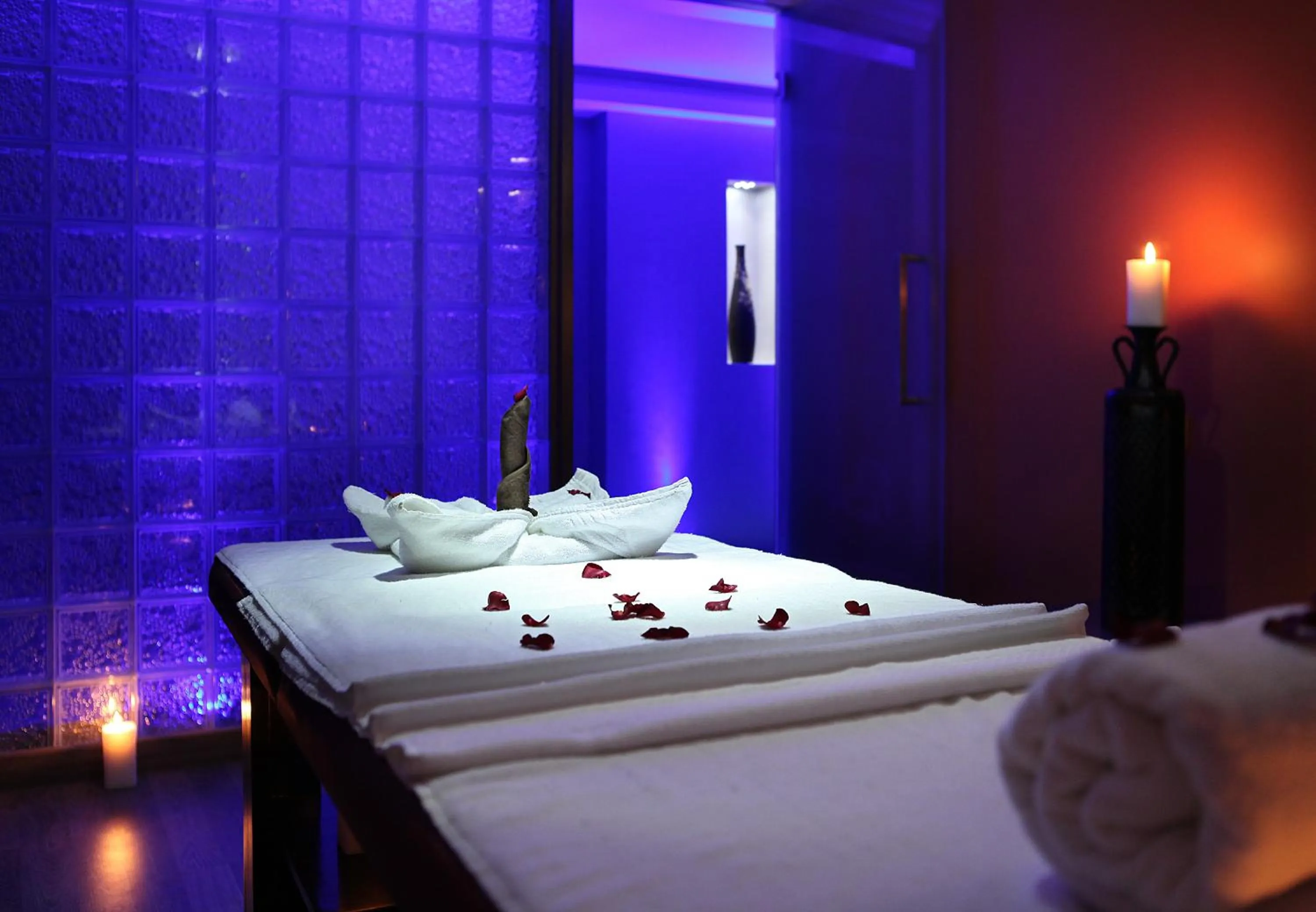 Massage, Bed in La Classic- Attibele, Hosur