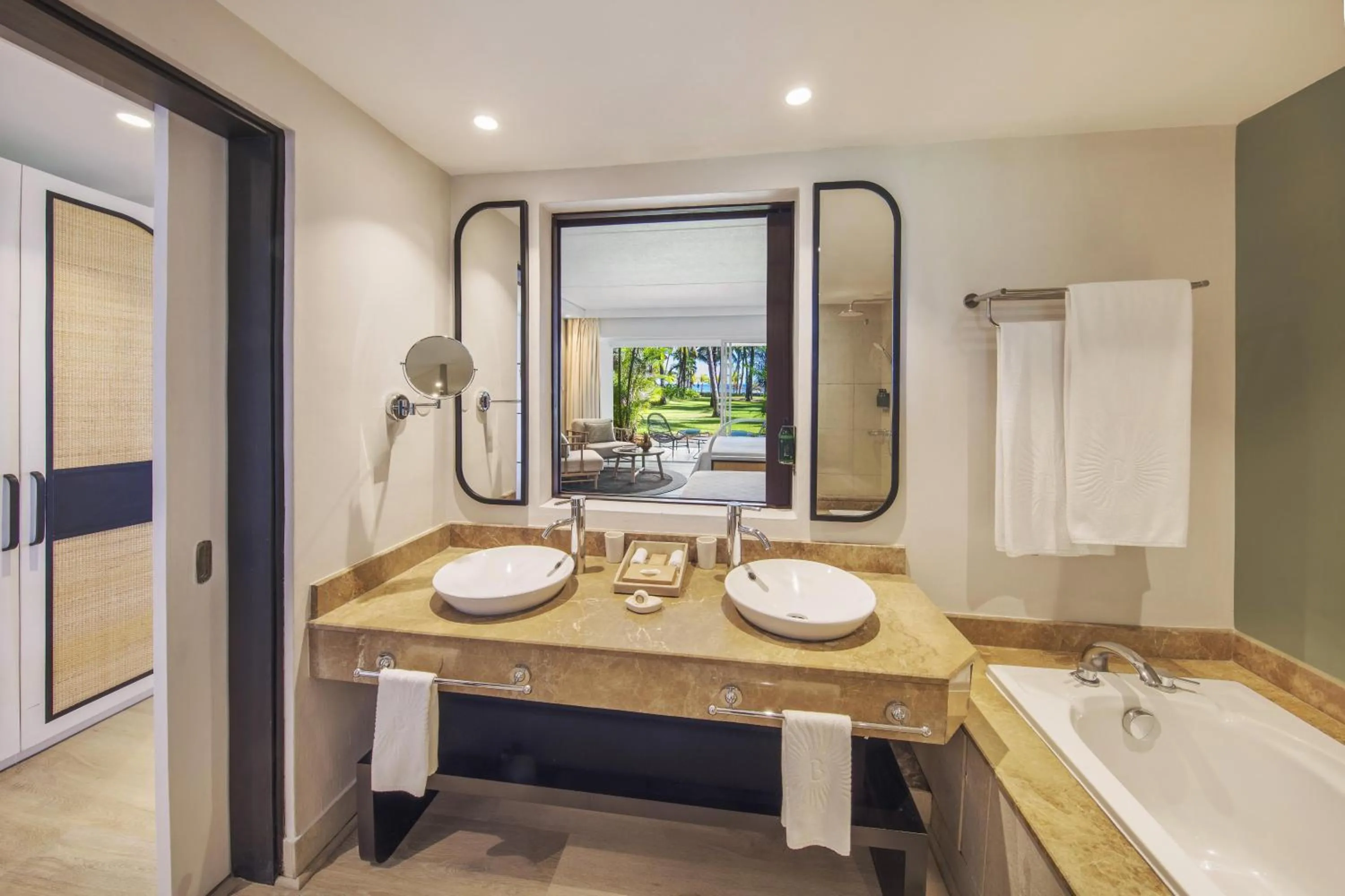 Bathroom in Victoria Beachcomber Resort & Spa