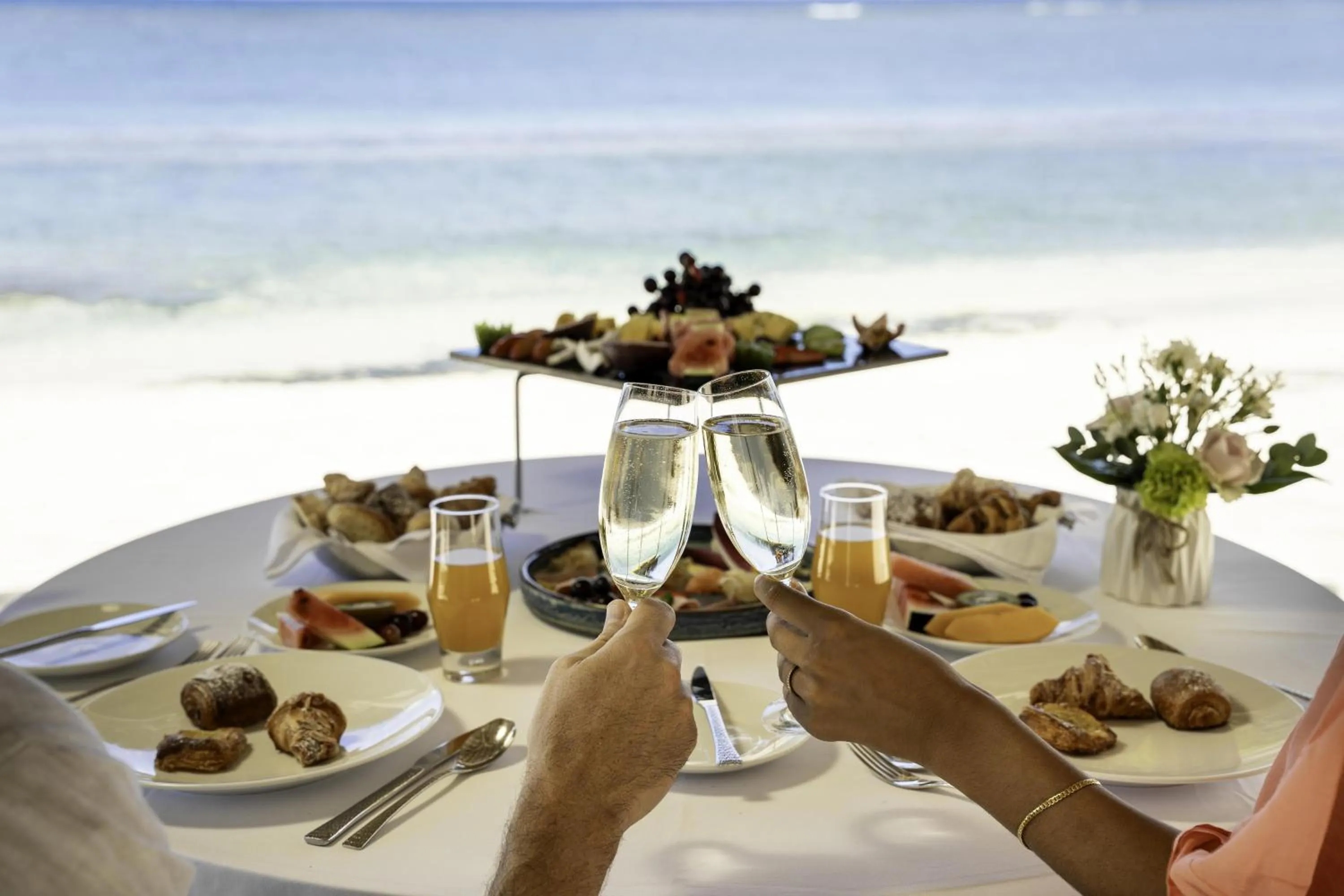 Food and drinks in Victoria Beachcomber Resort & Spa