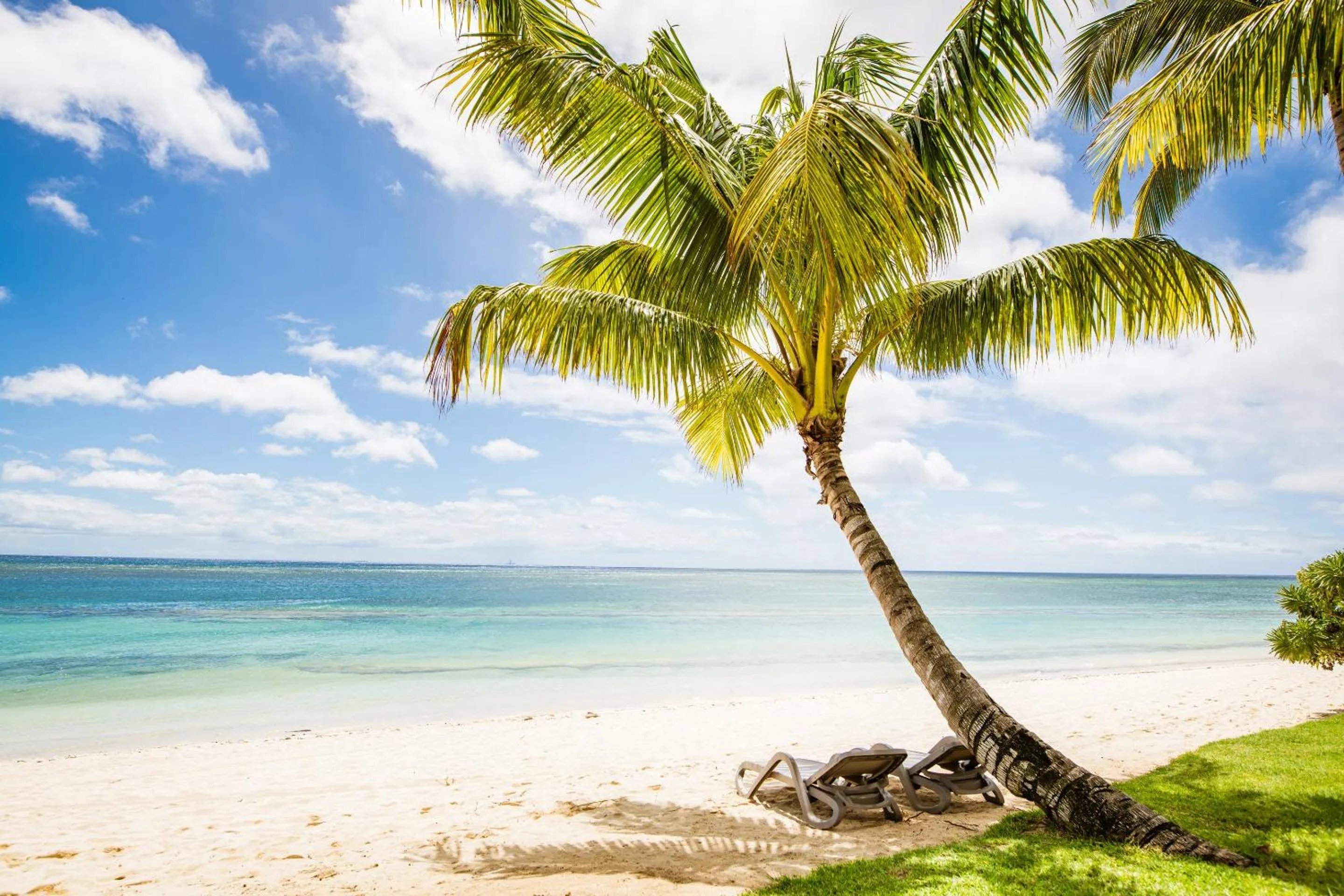 Beach in Victoria Beachcomber Resort & Spa