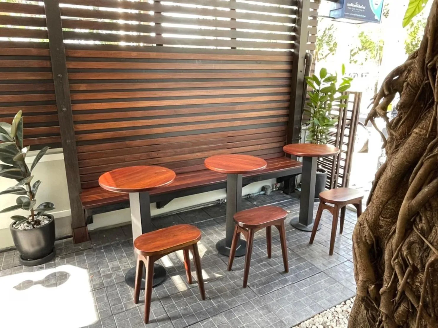 On-site shops in Rich Lanna House