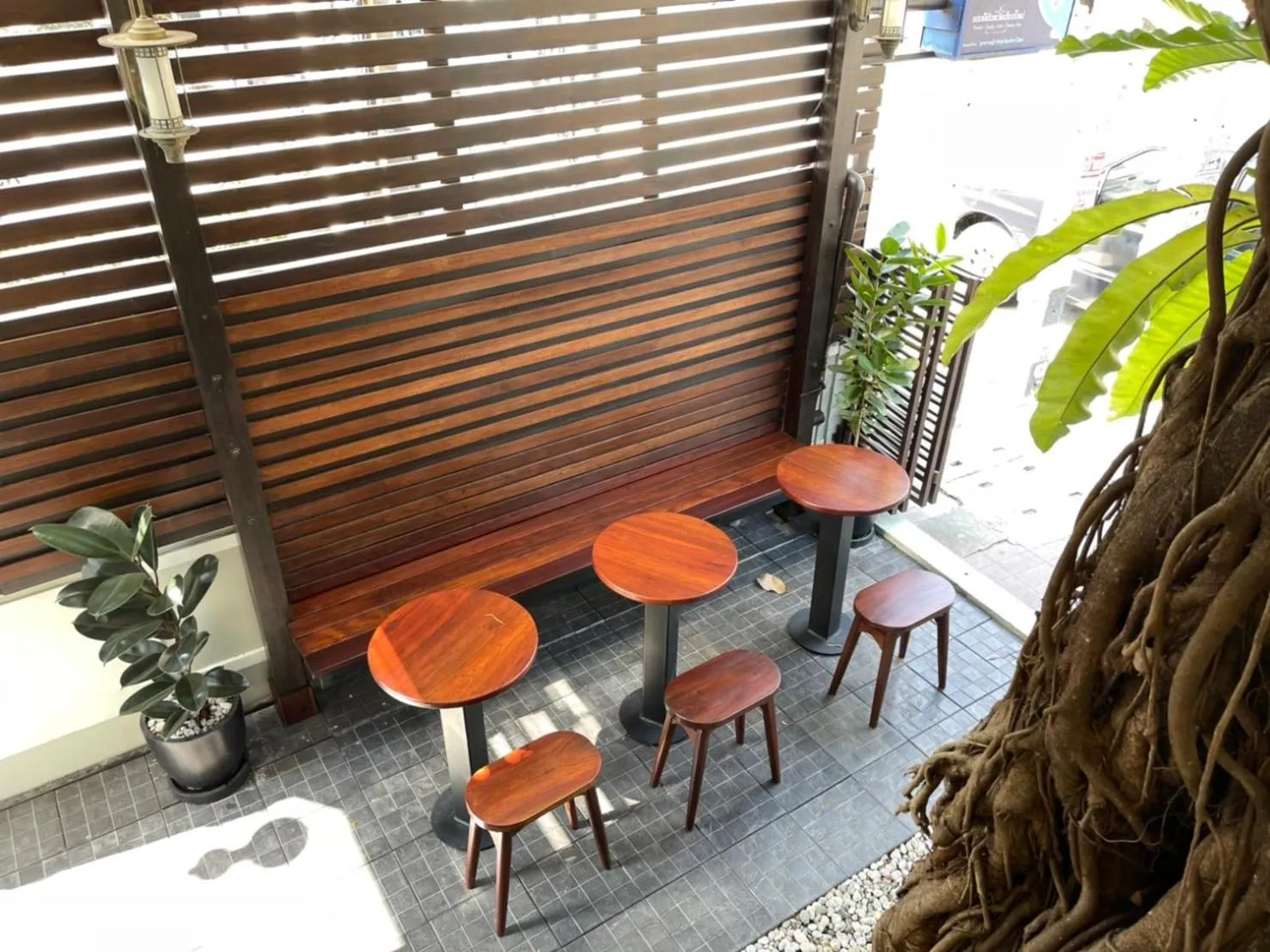 On-site shops in Rich Lanna House