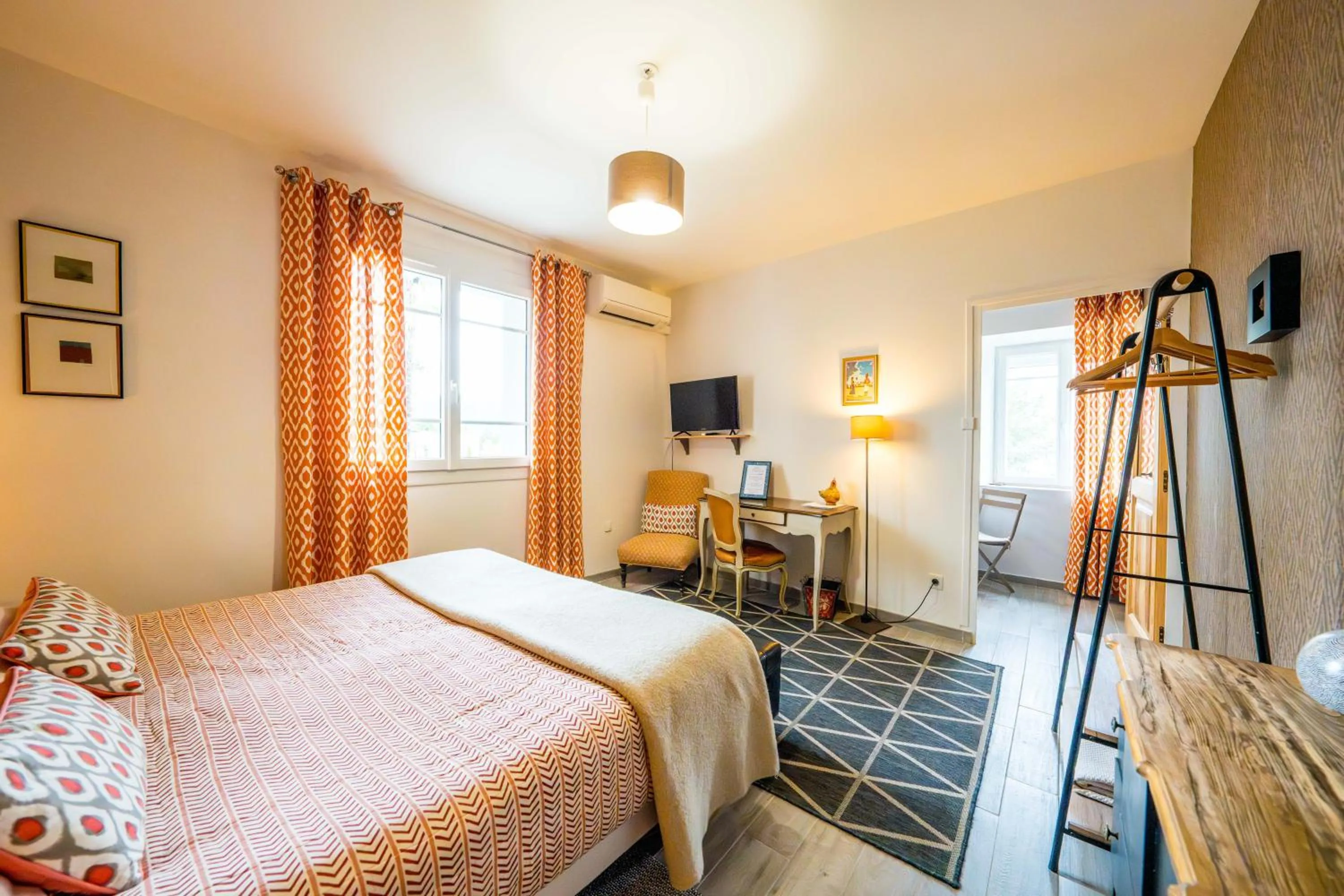 Bedroom, Bed in La Maison Jaffran, suite en ville