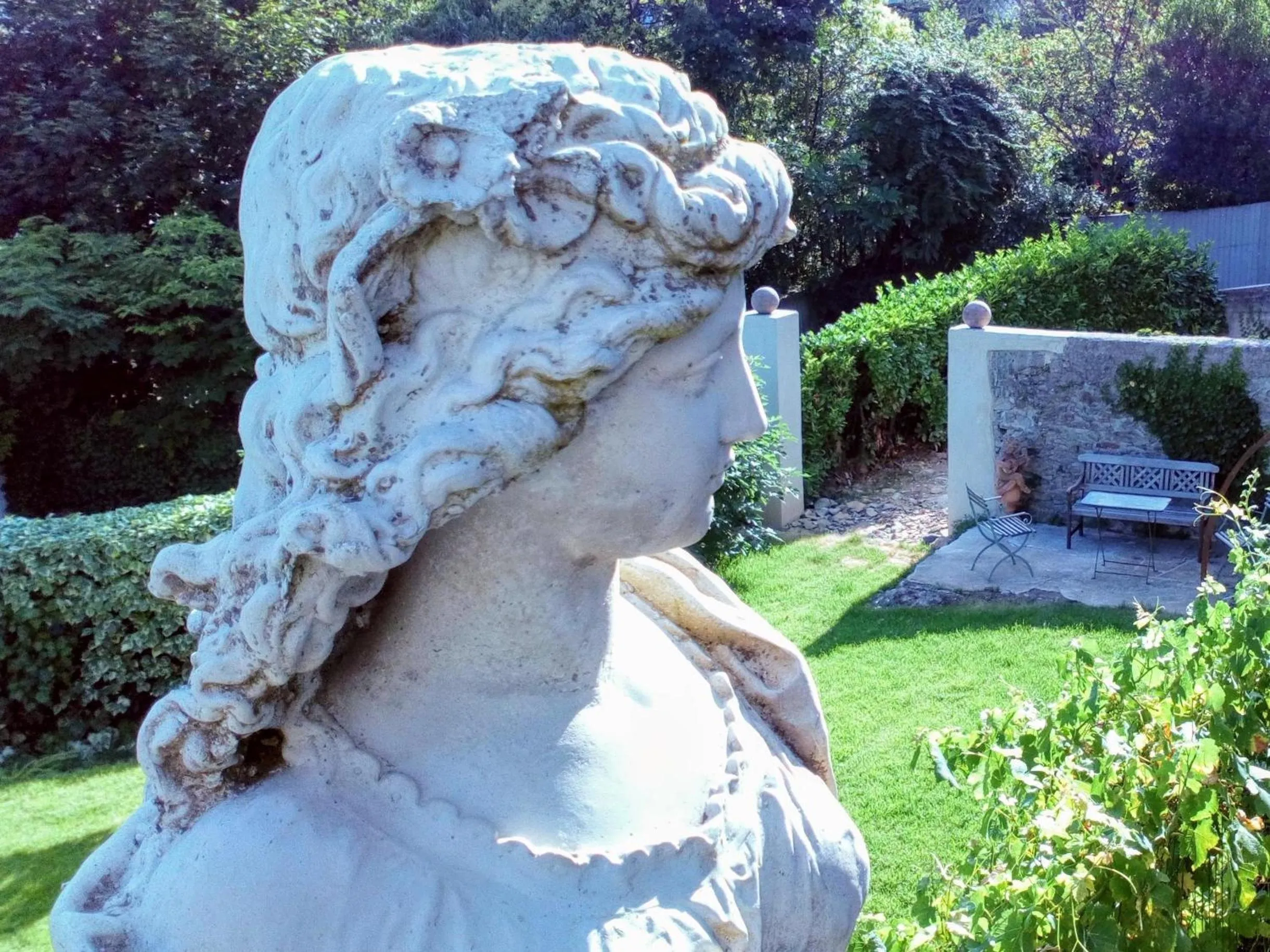 Property building in La Maison Jaffran, suite en ville