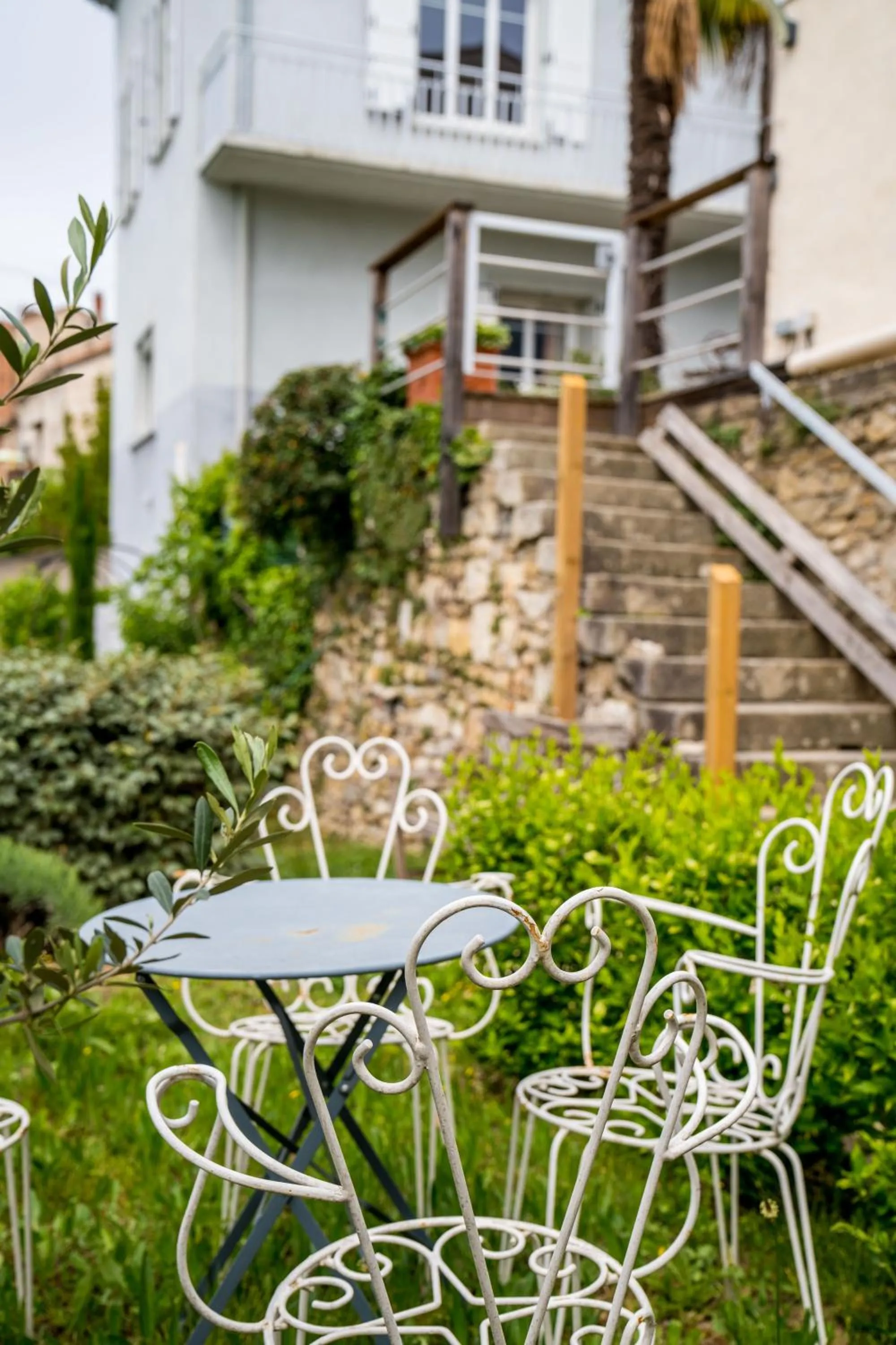 Garden in La Maison Jaffran, suite en ville