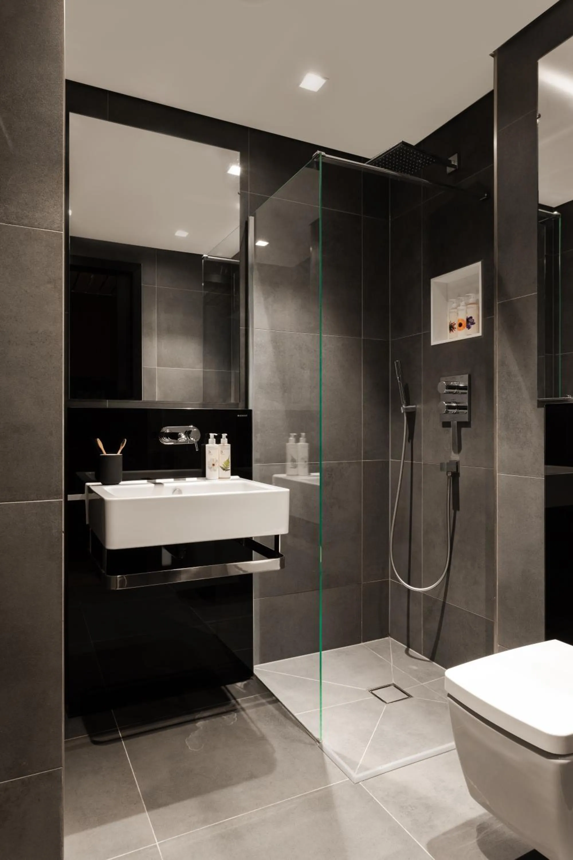 Shower in Native Bankside