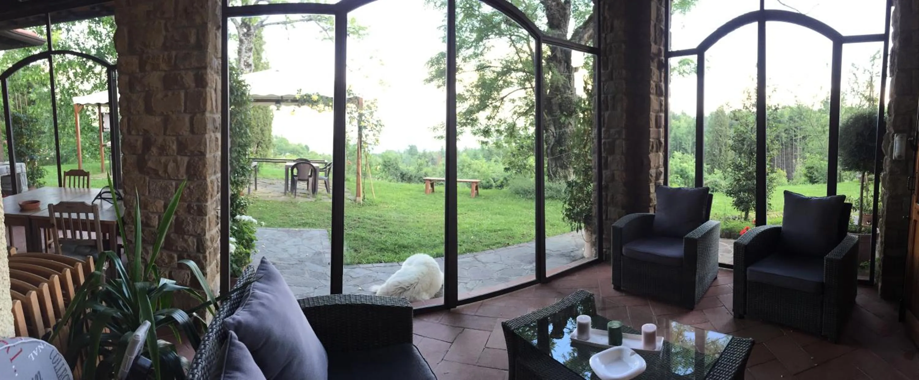 Patio in Da Ronald ... A Pian Del Papa