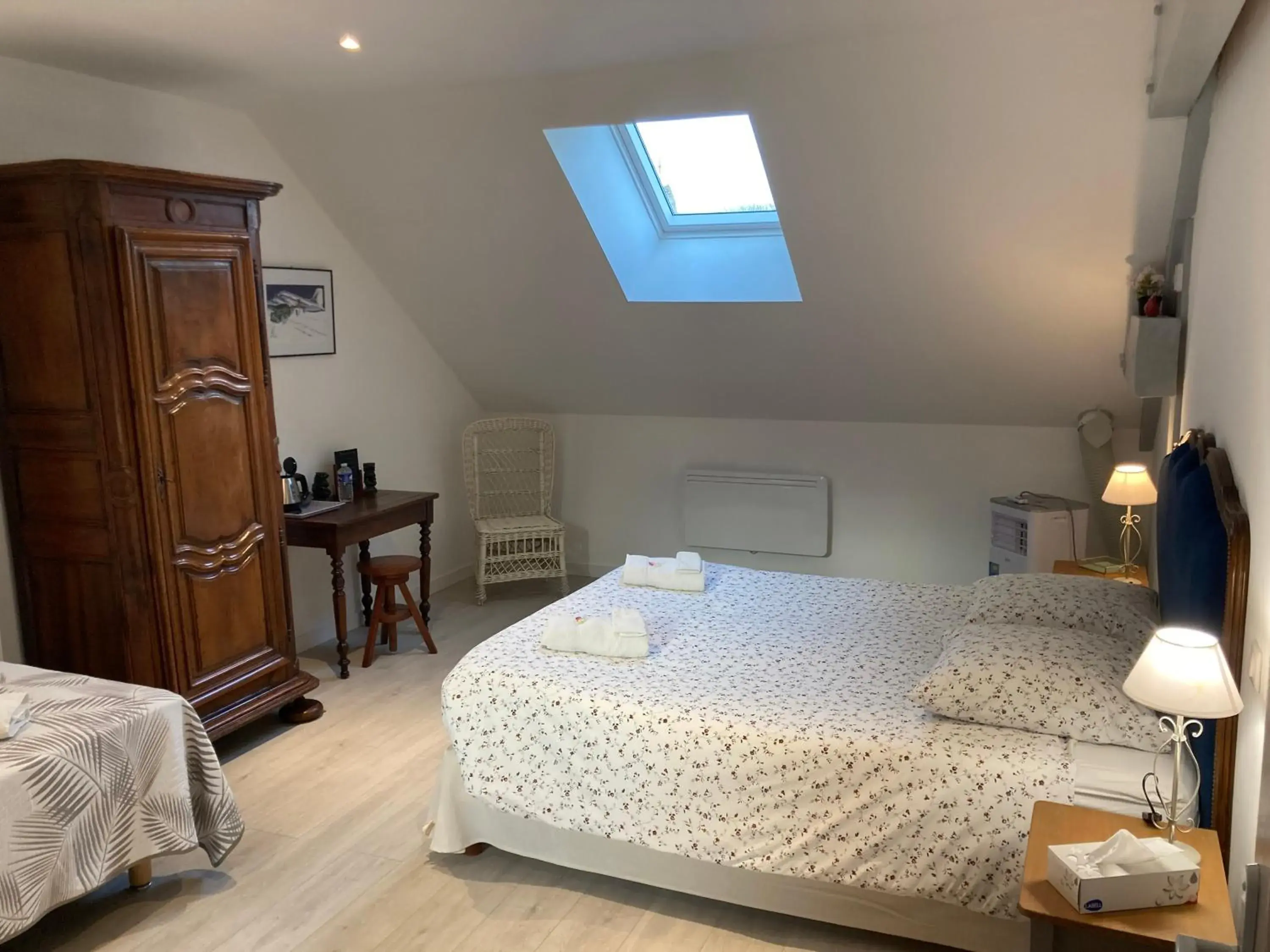 Double Room with Extra Bed in Chambres d'hotes Maison Gille Double Room with Extra Bed in Chambres d'hotes Maison Gille