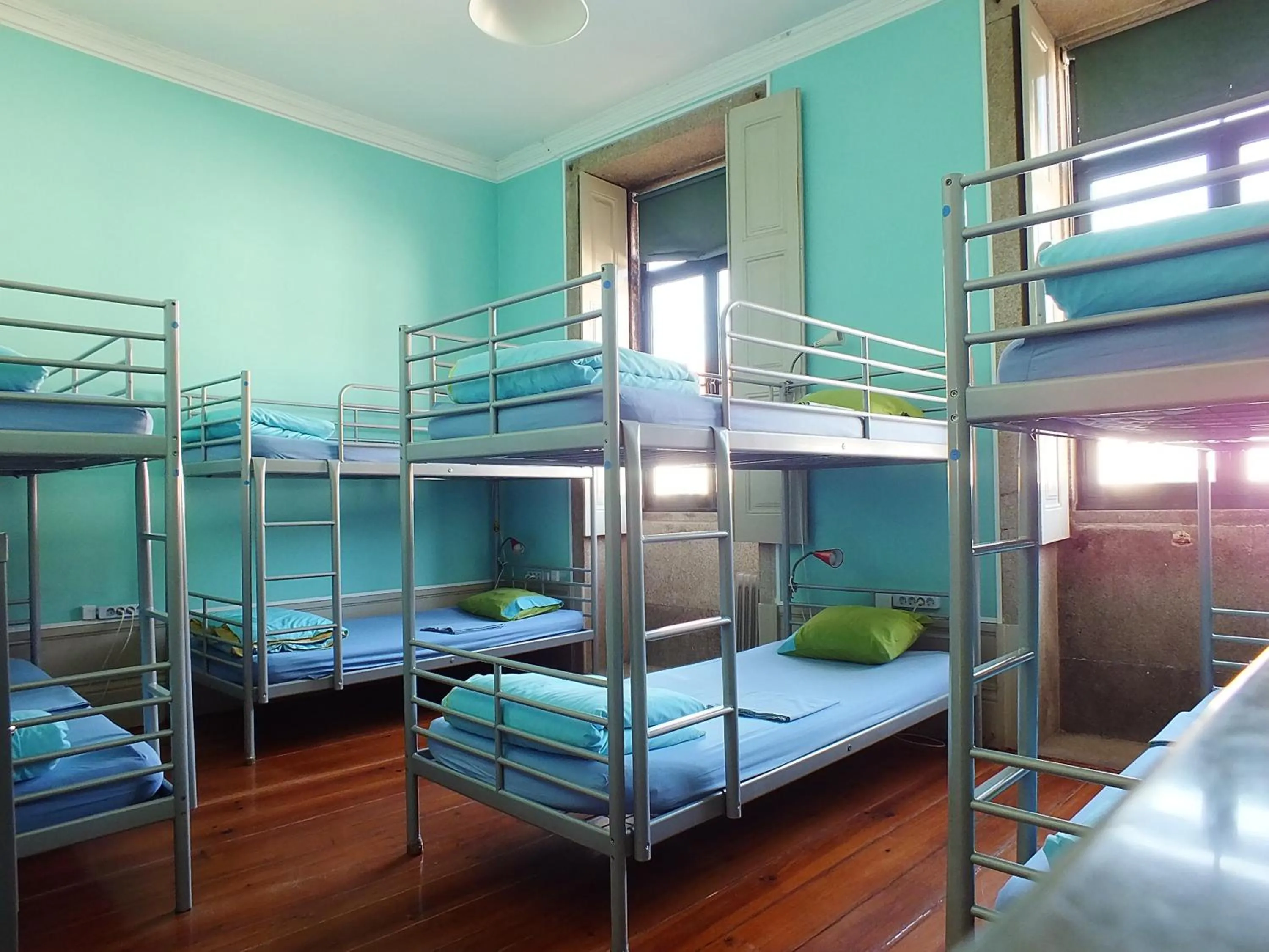 Single Bed in 8-Bed Dormitory Room in Oporto Sky Hostel