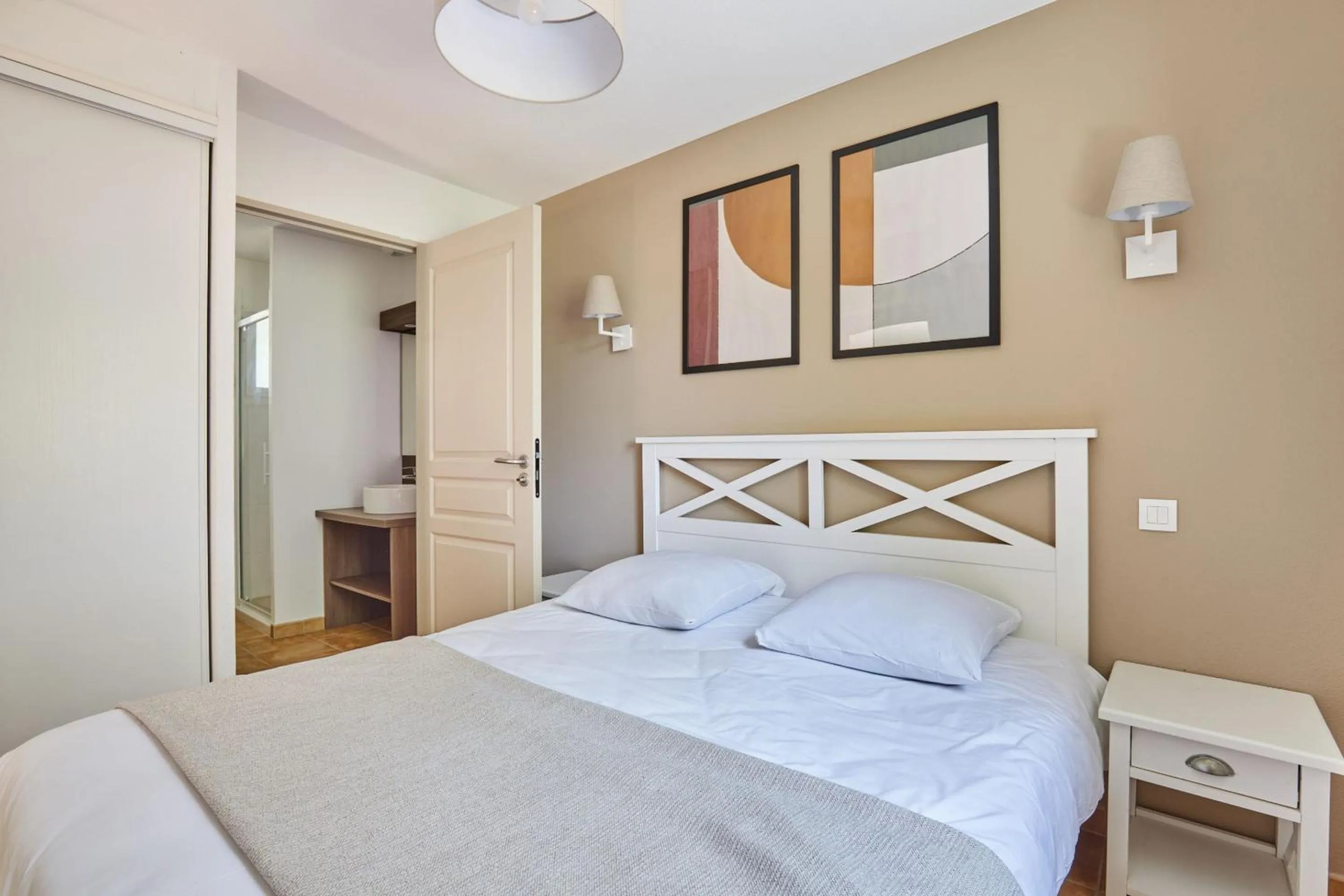 Bedroom, Bed in Résidence Odalys - Les Coteaux de Sarlat