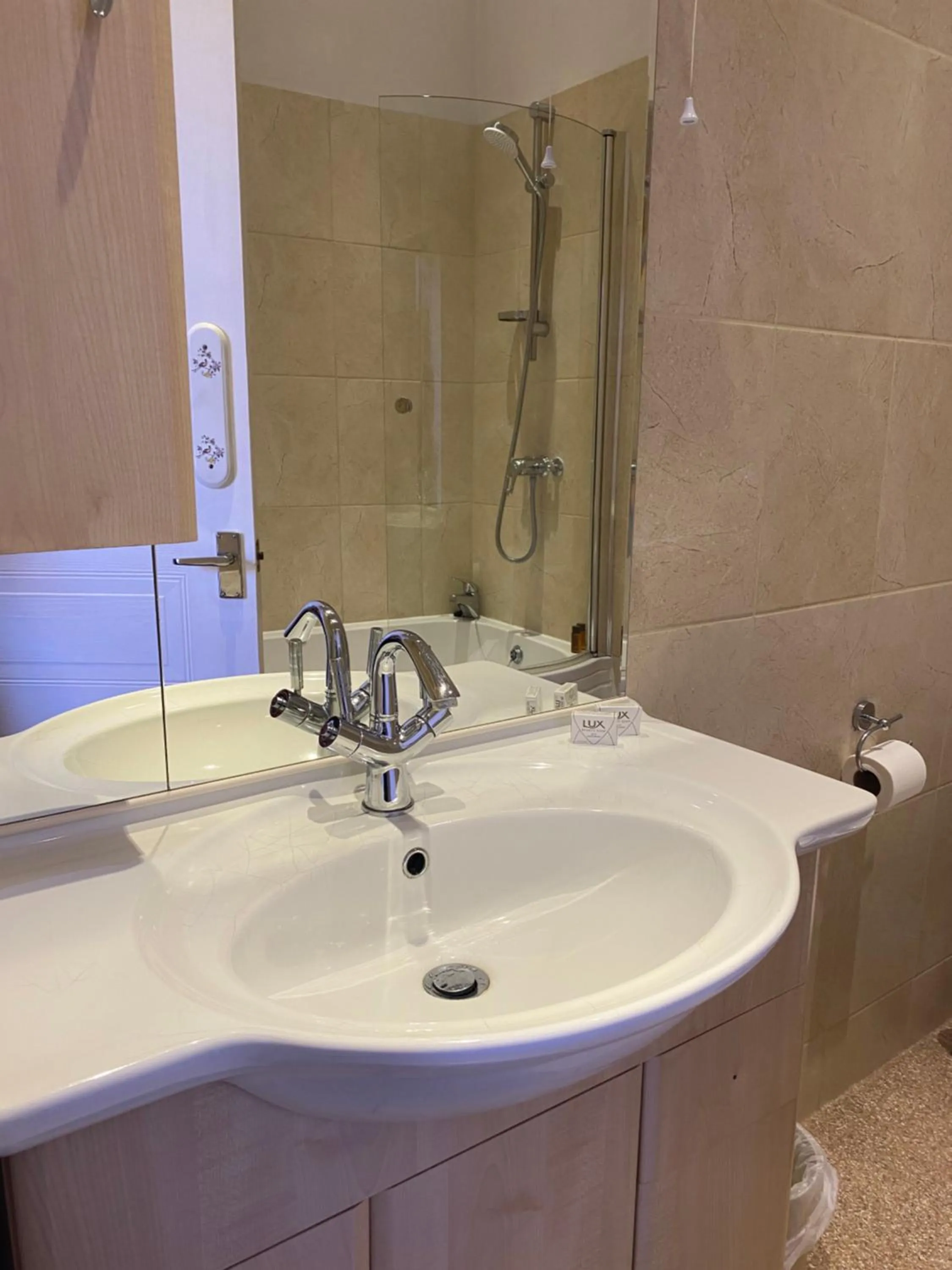 Bathroom in The Tudor Hotel