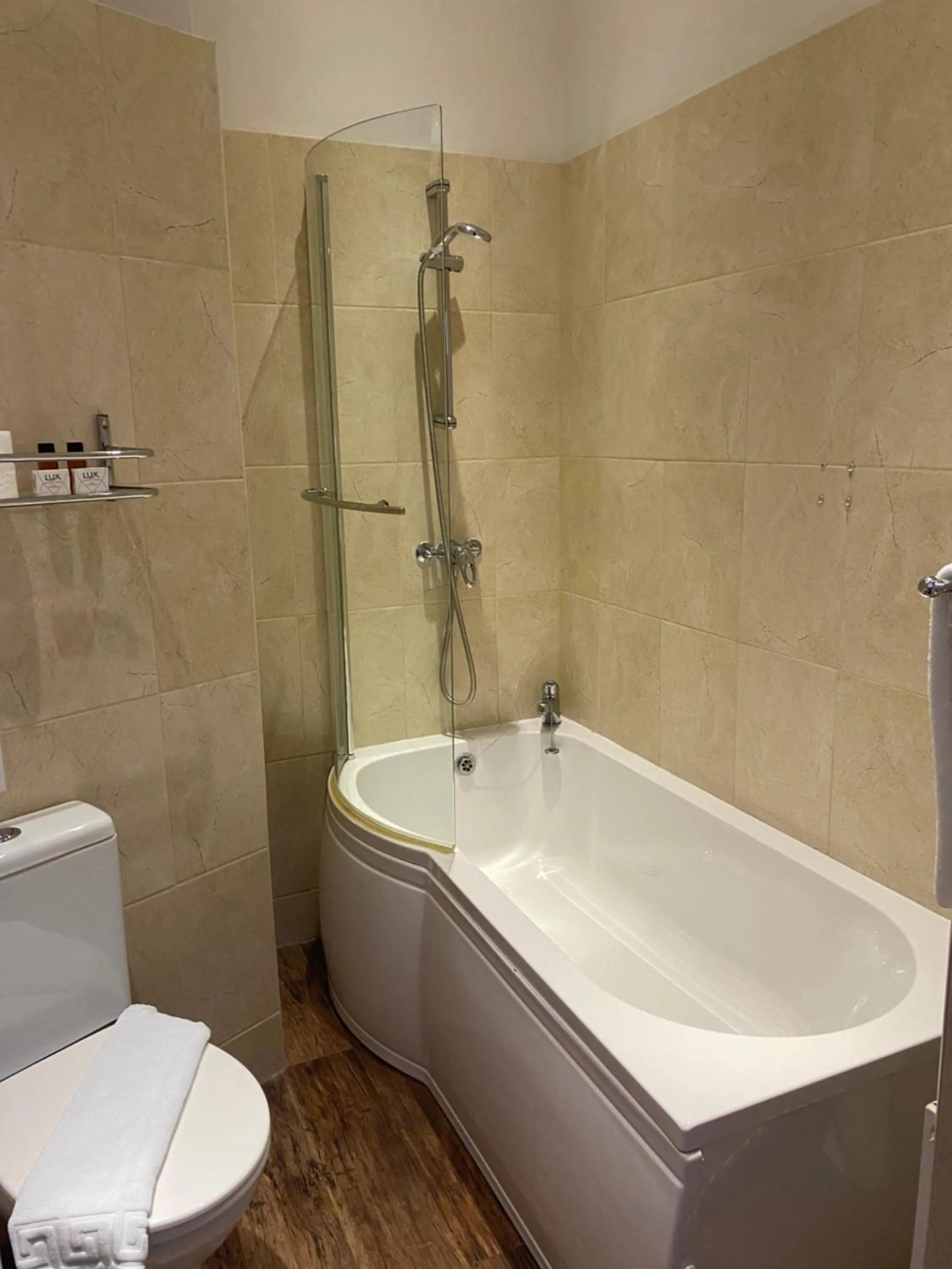 Shower in The Tudor Hotel