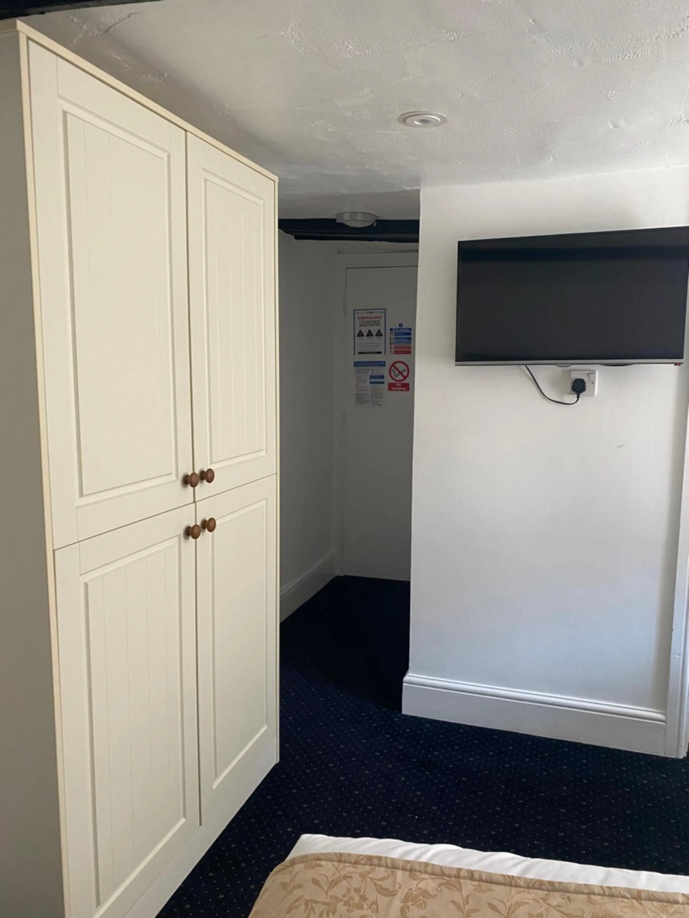 TV and multimedia in The Tudor Hotel