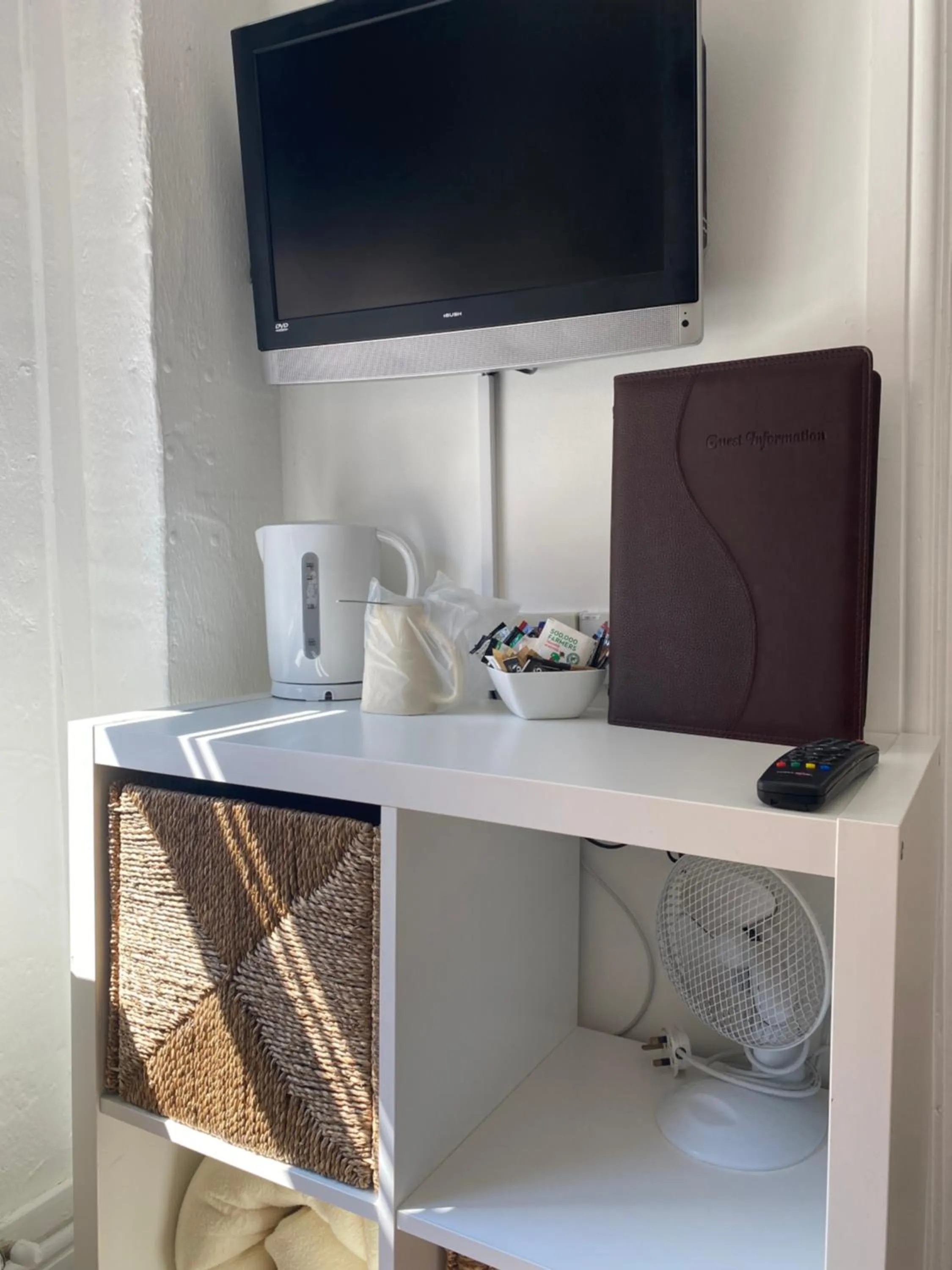 TV and multimedia in The Tudor Hotel