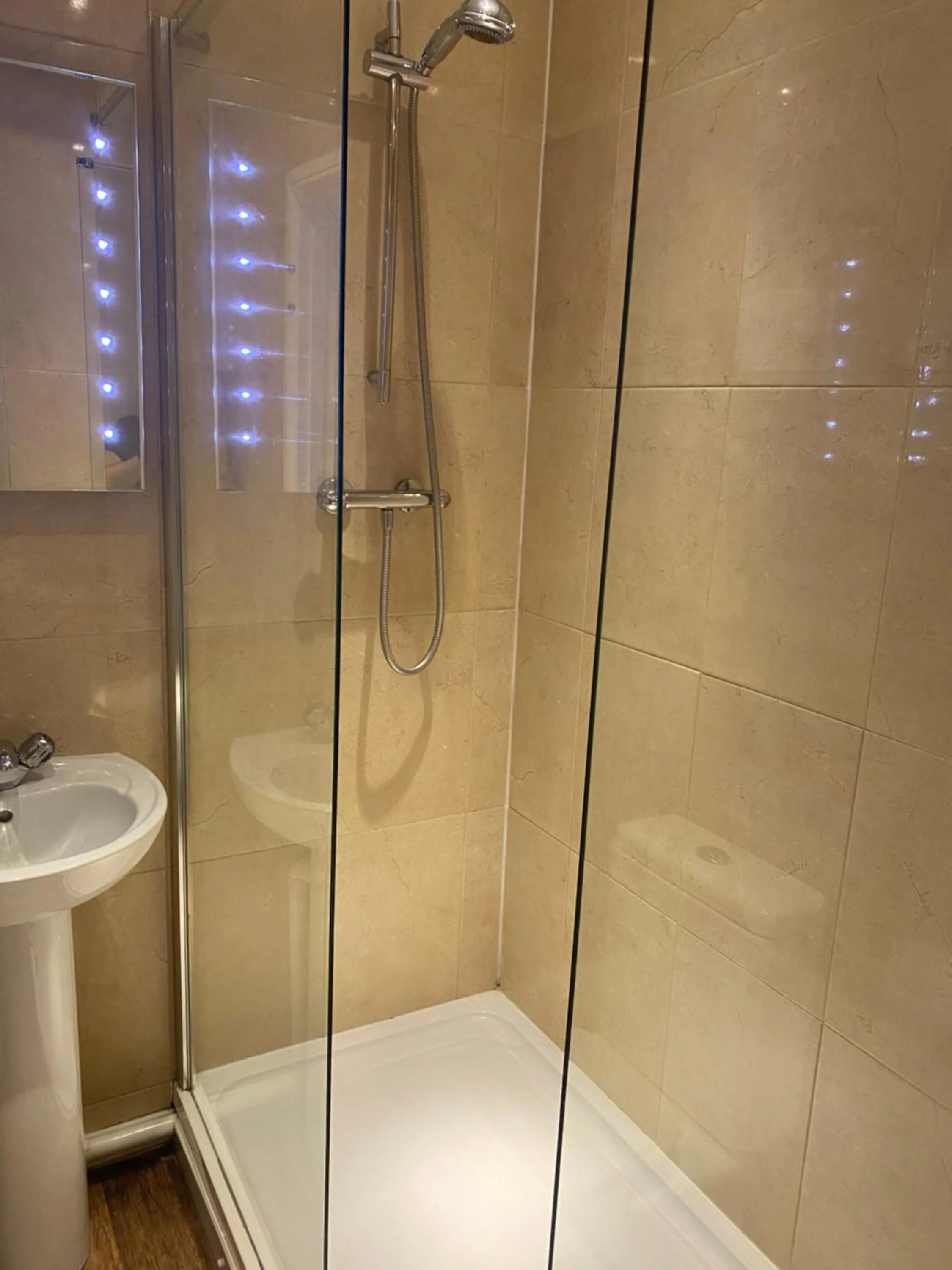 Shower in The Tudor Hotel