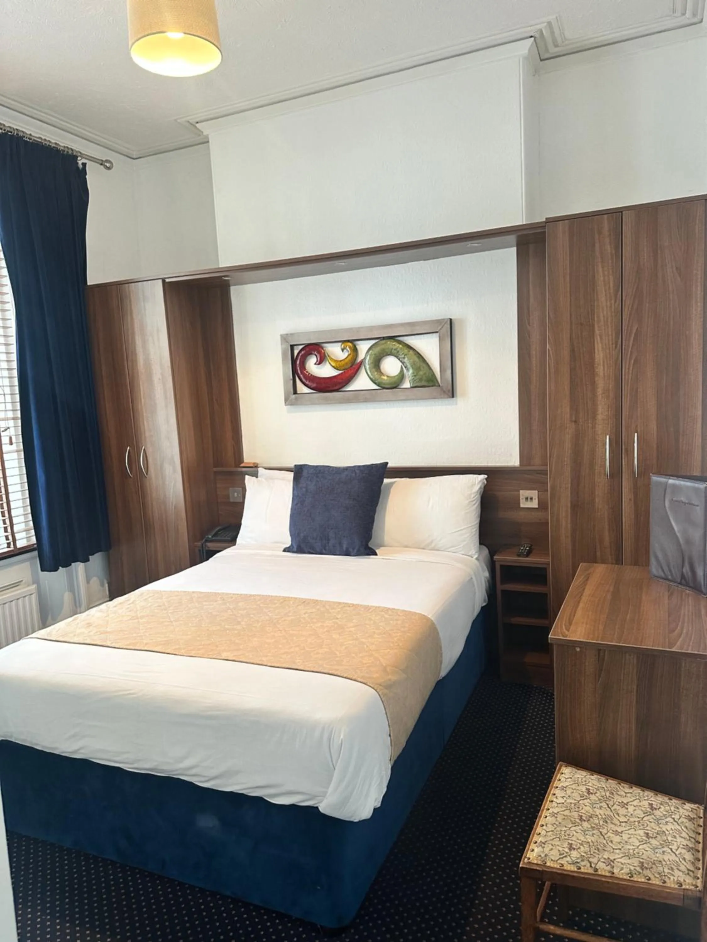 Bed in The Tudor Hotel