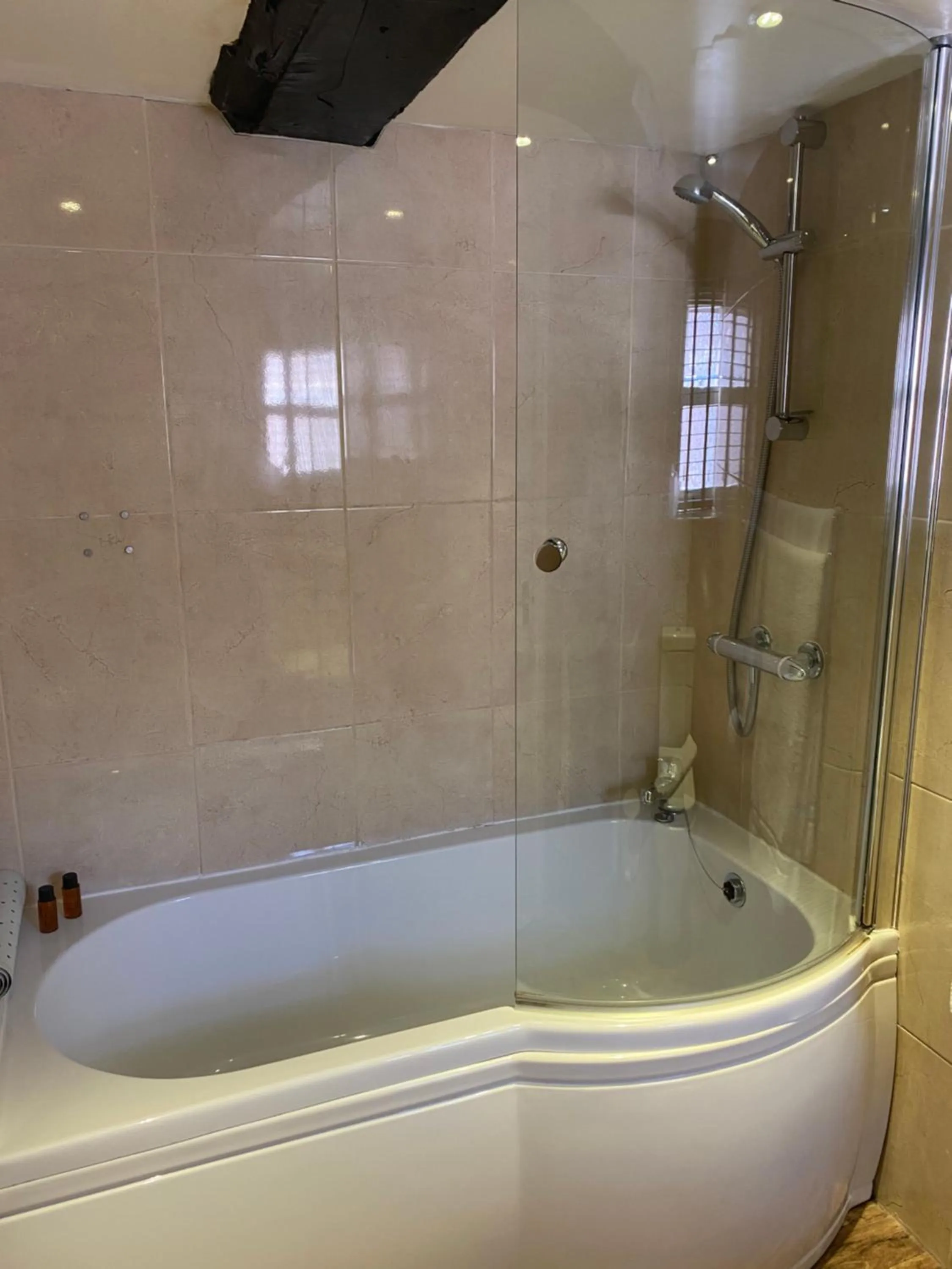 Shower in The Tudor Hotel