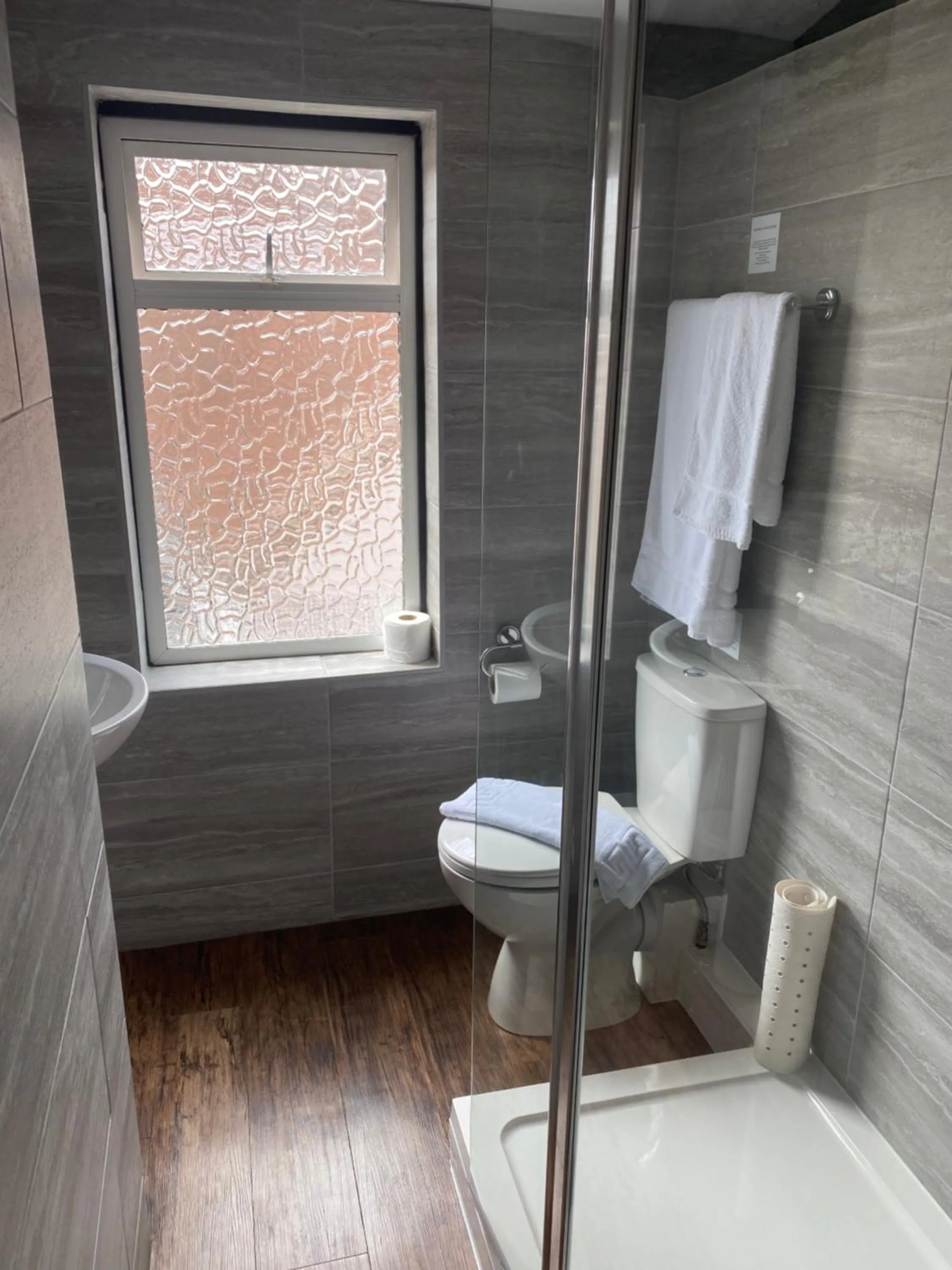 Shower in The Tudor Hotel