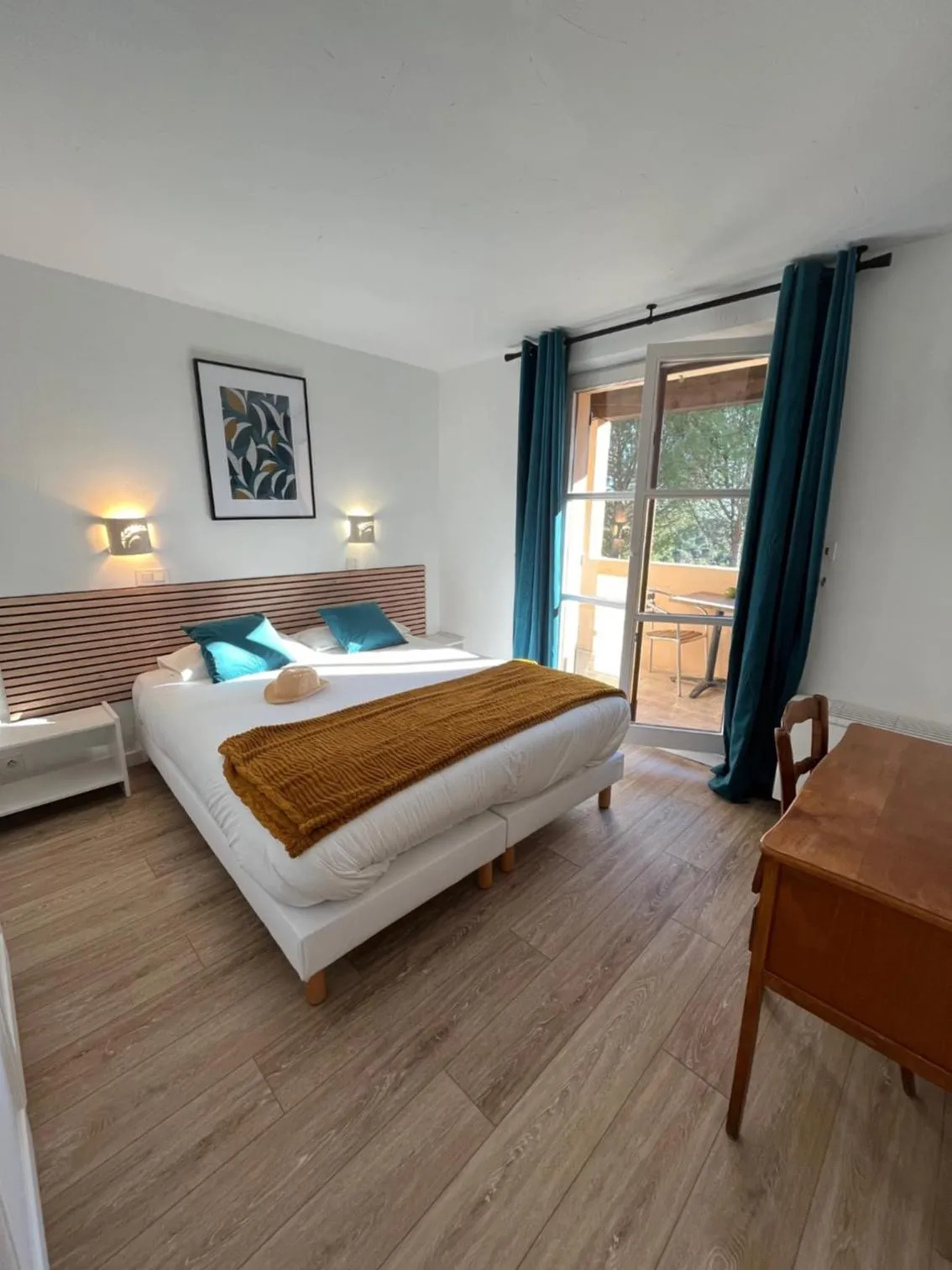 Photo of the whole room, Bed in Le Mas des Collines