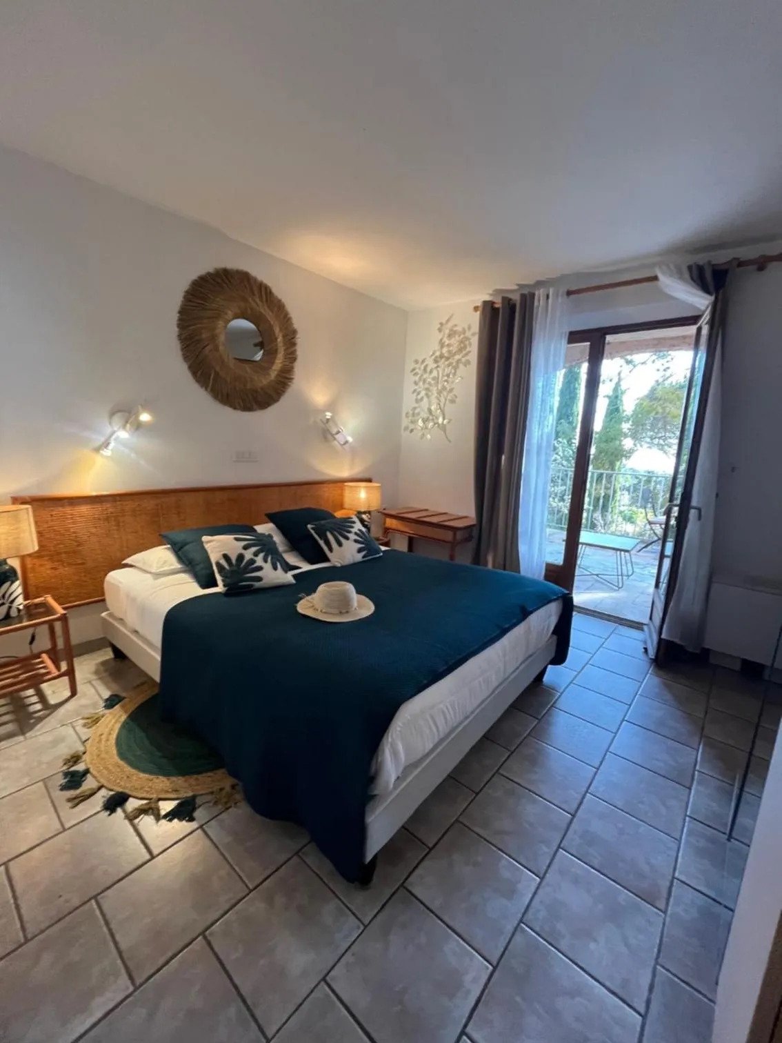 Photo of the whole room, Bed in Le Mas des Collines