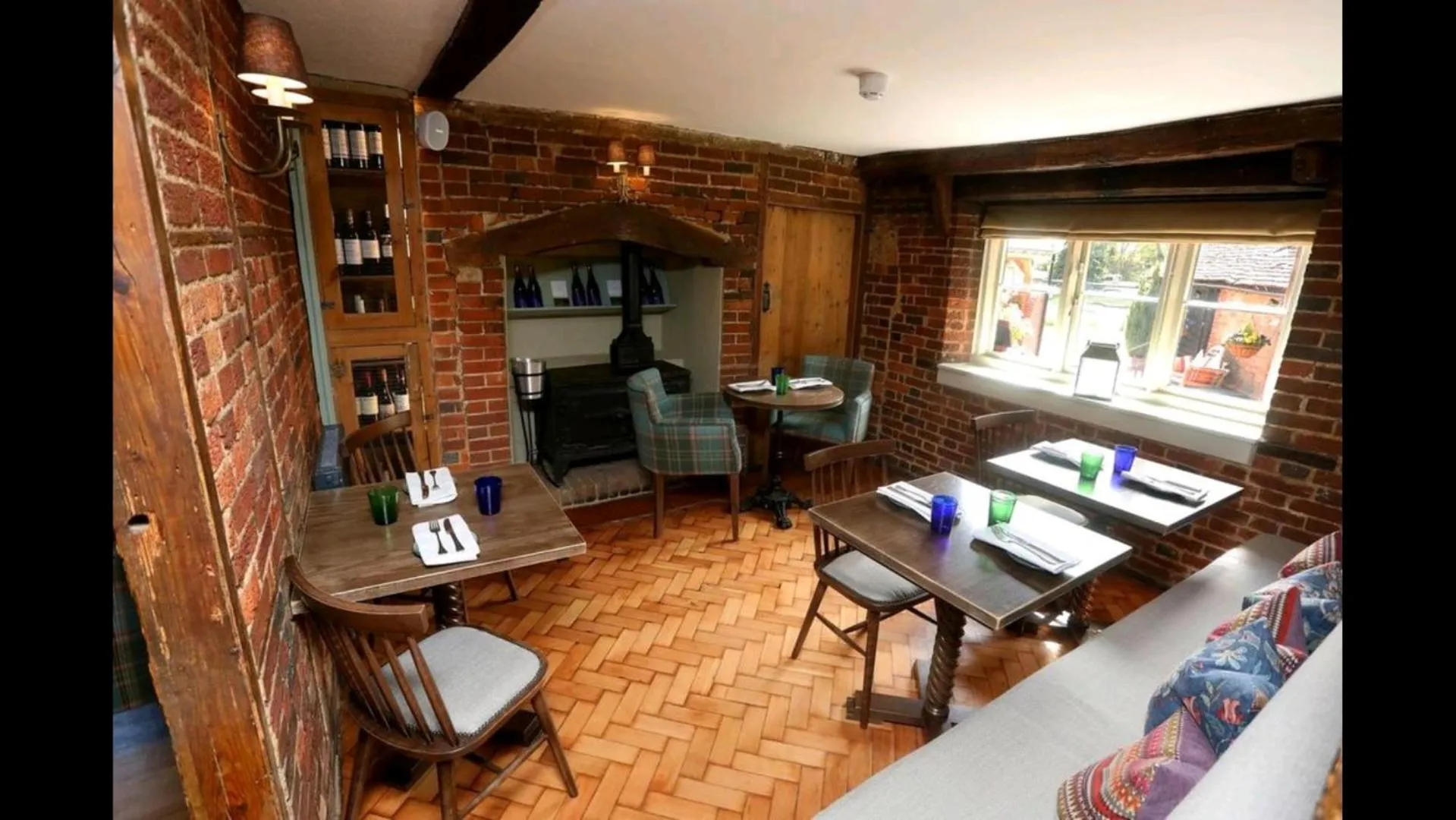 Restaurant/places to eat in Halfway Bridge