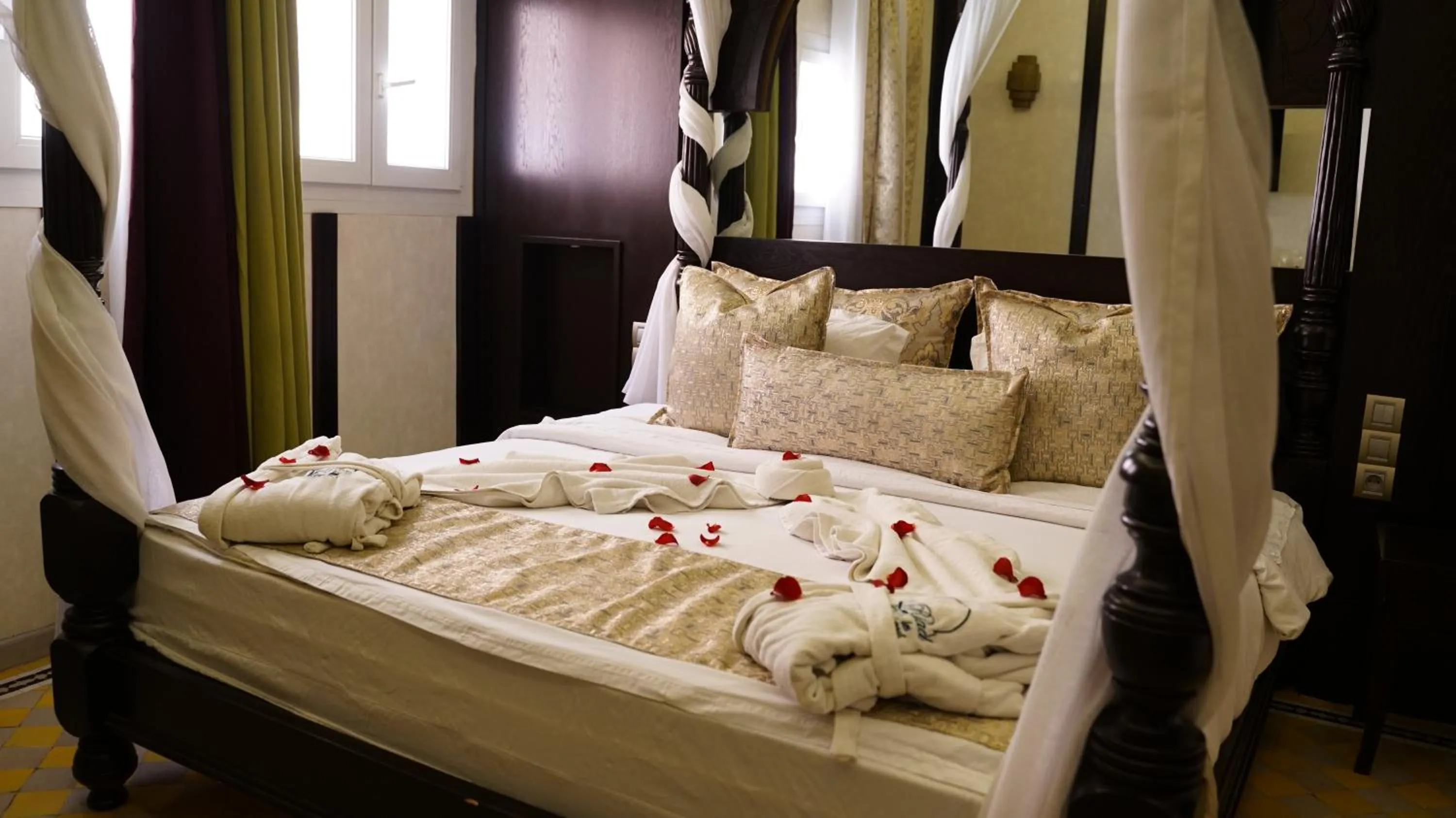 Bed in Riad Les Oliviers & Spa