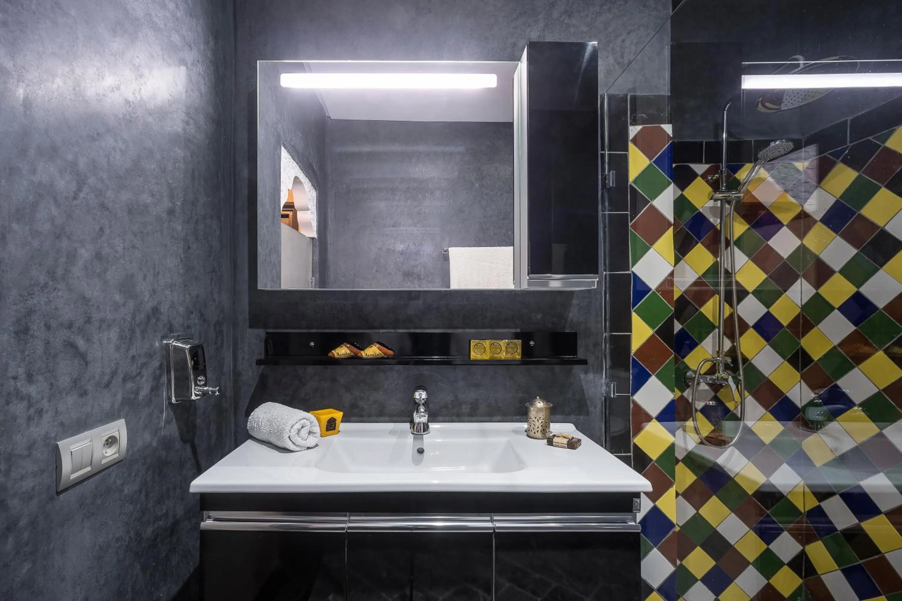 Shower in Riad Les Oliviers & Spa