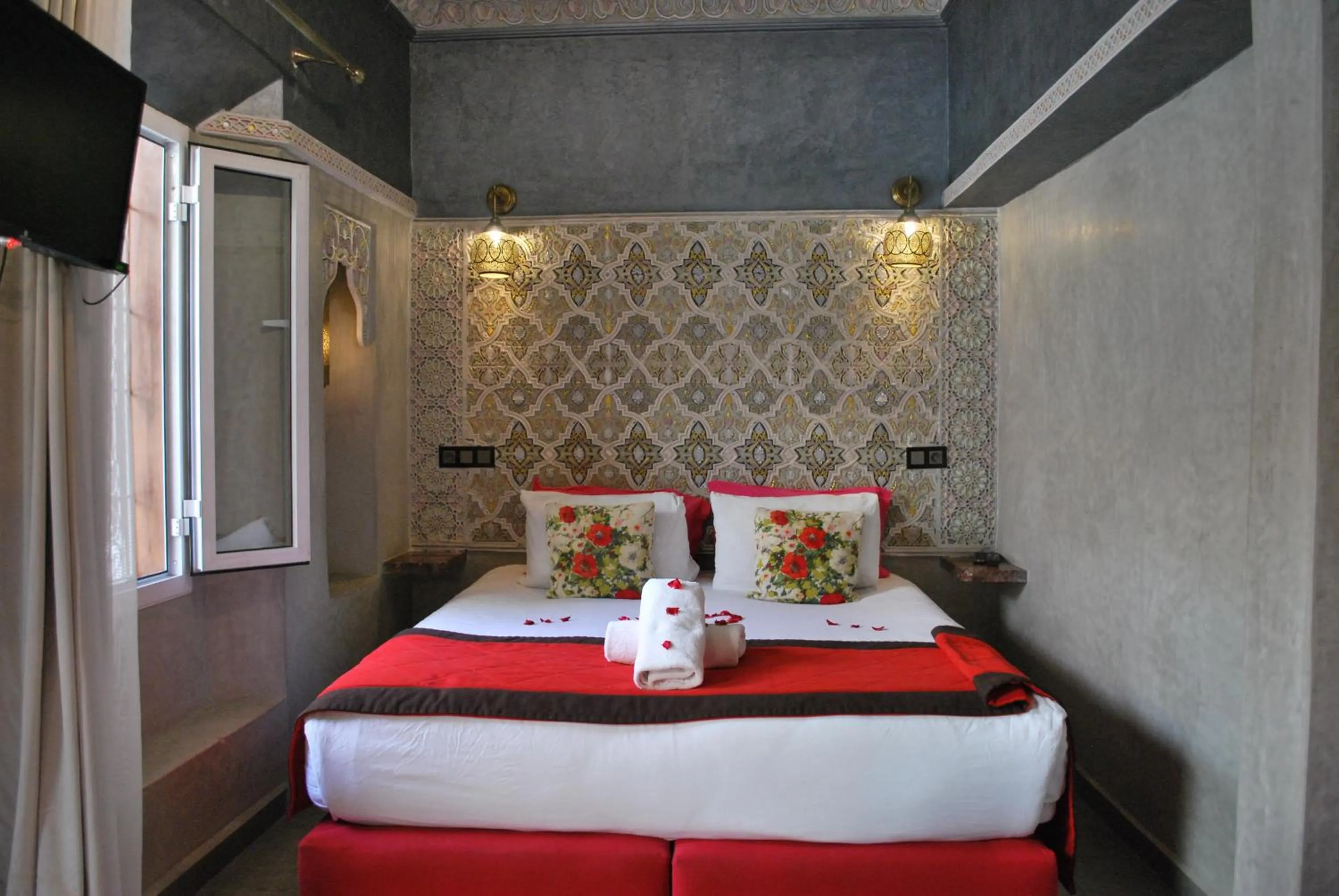 Bed in Riad Les Oliviers & Spa