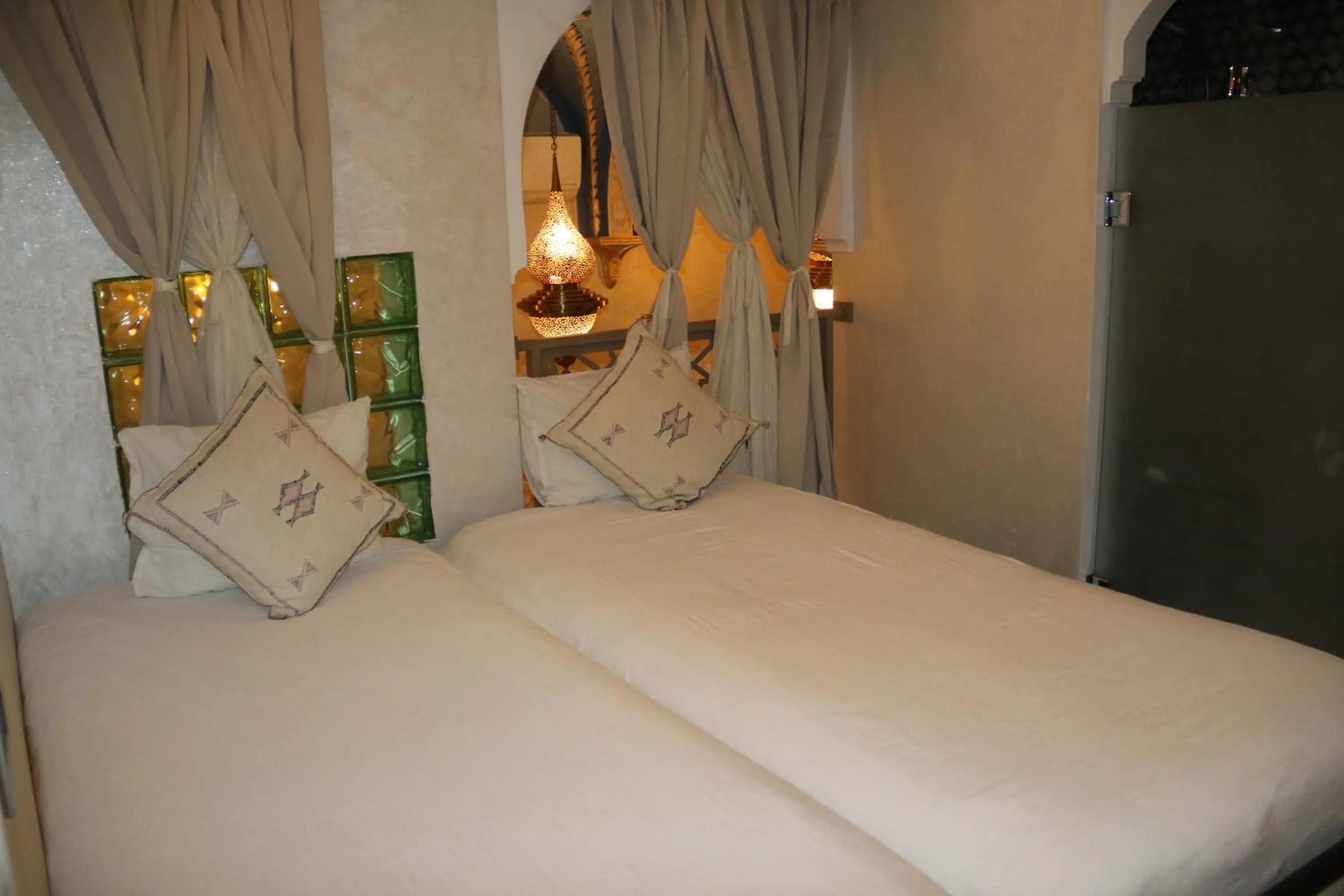 Bed in Riad Les Oliviers & Spa