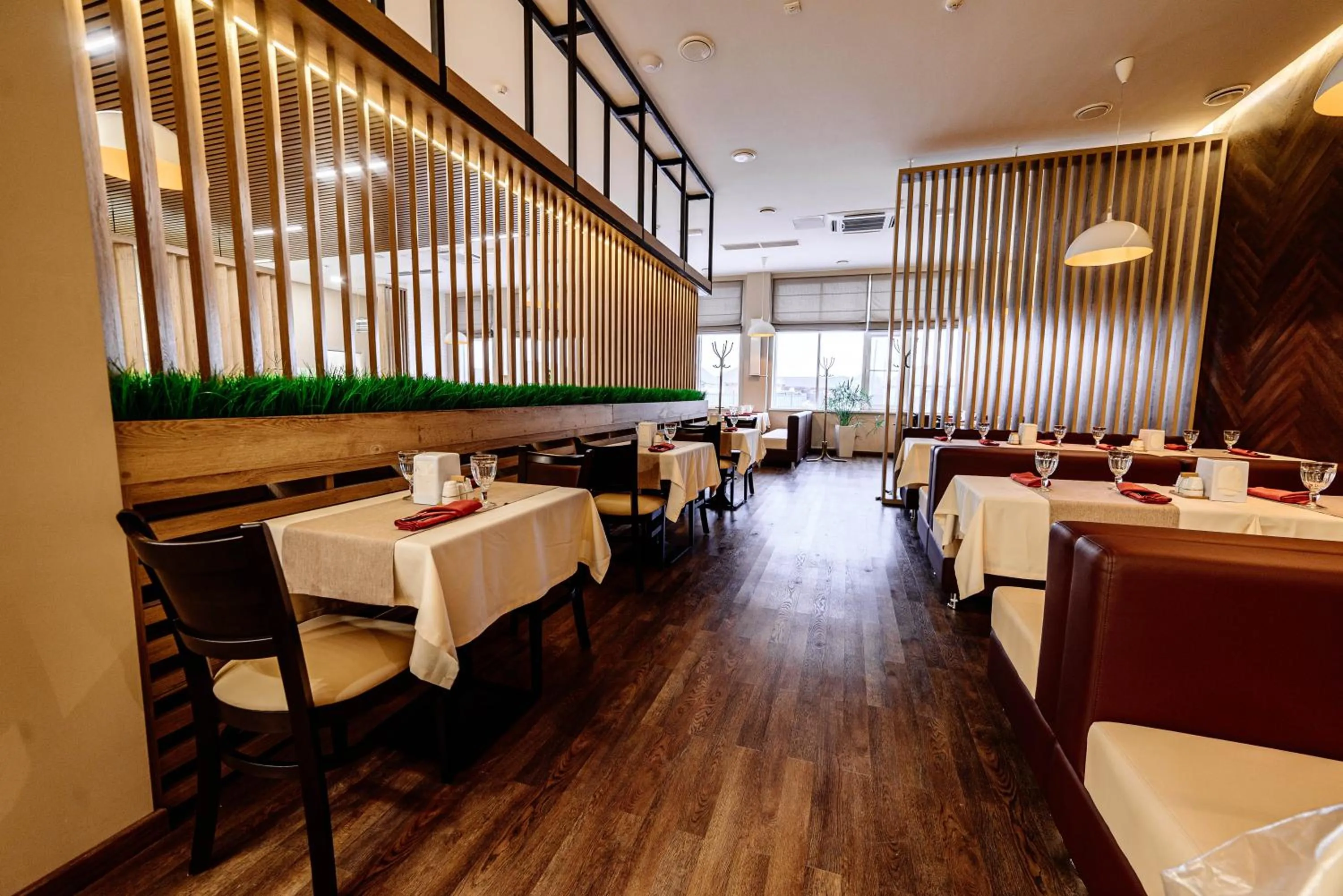 Restaurant/places to eat in Chagala Hotel Aksai