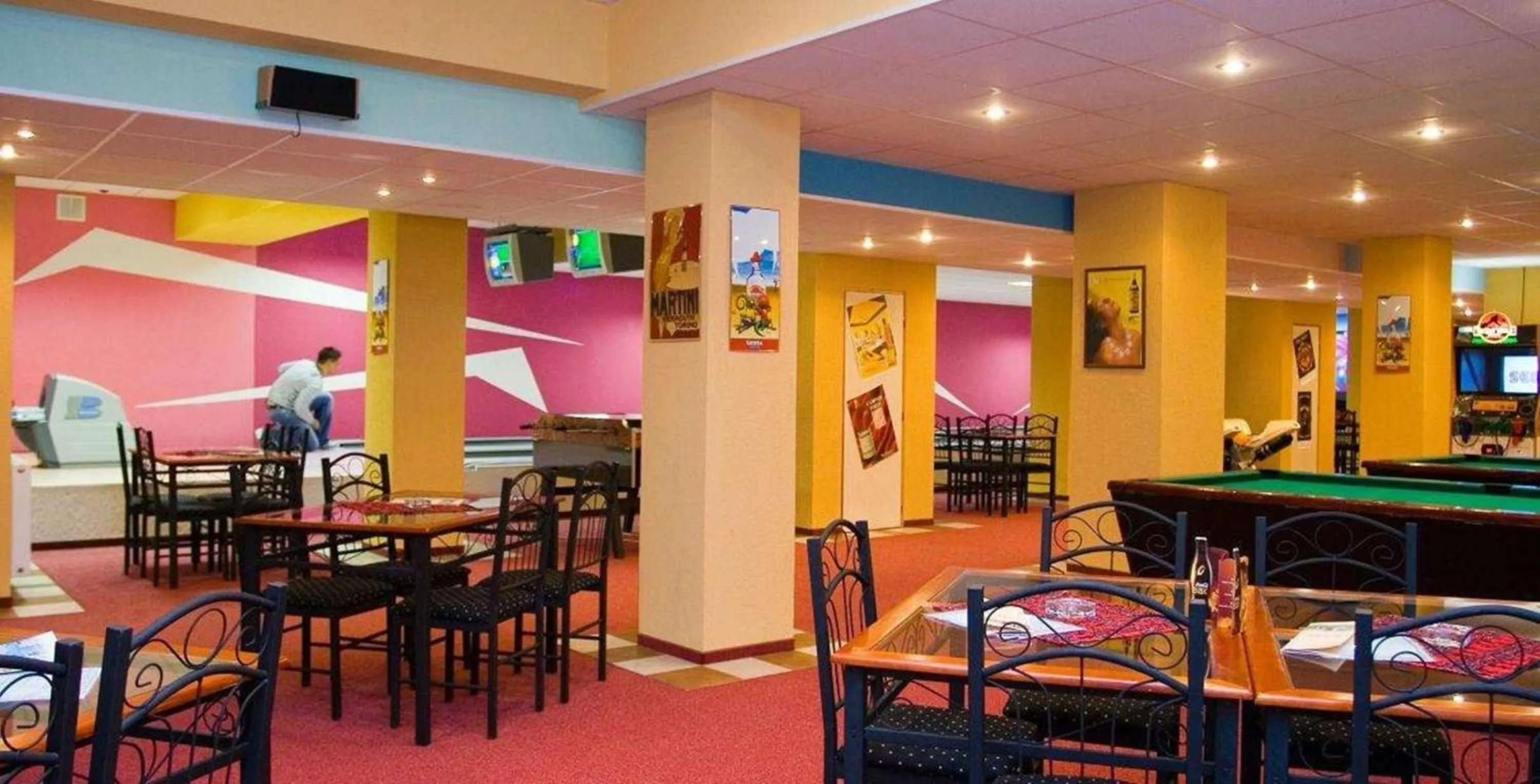 Restaurant/places to eat in Hotel Fit Fun