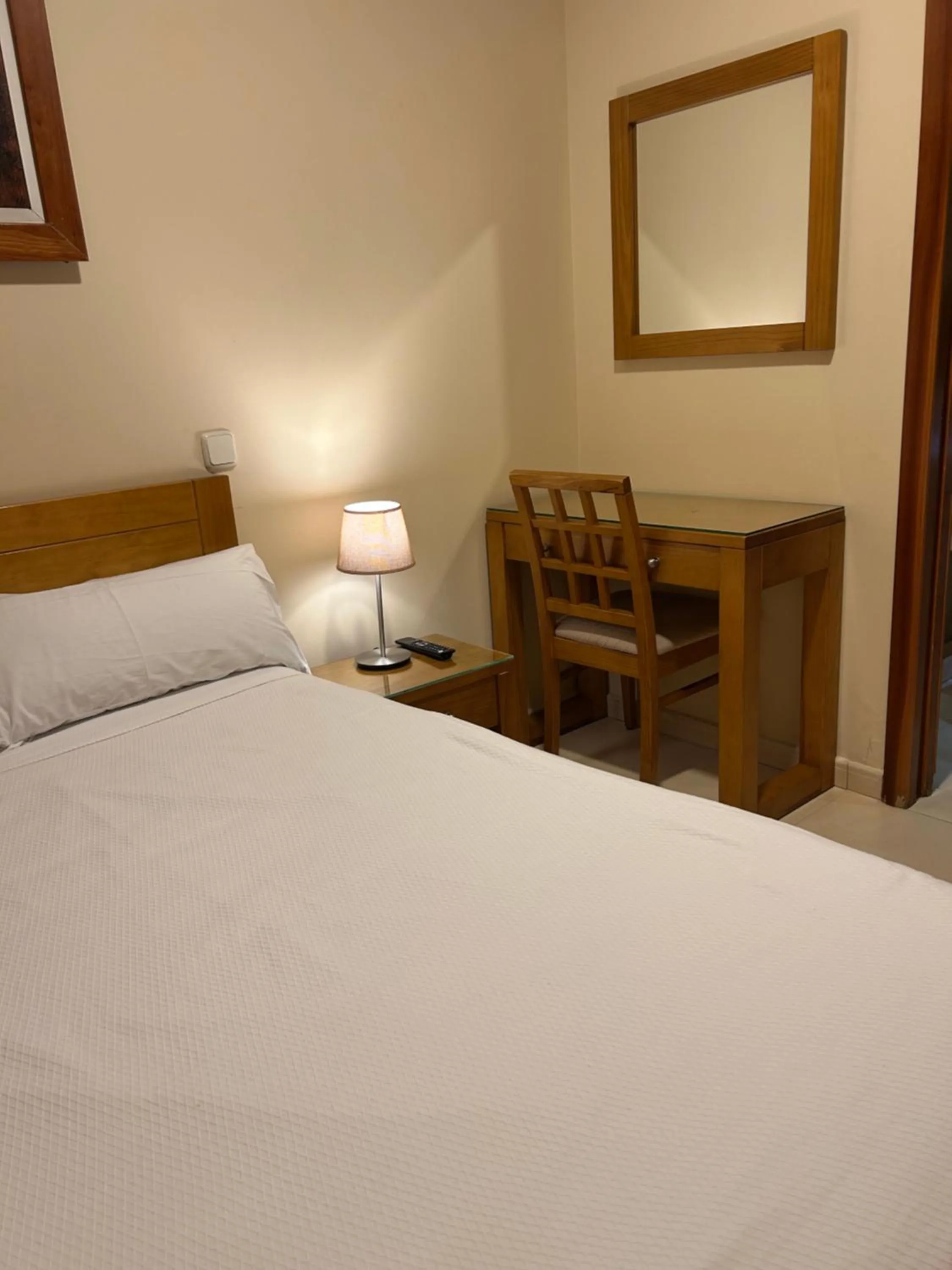 Bed in Hostal Aeropuerto