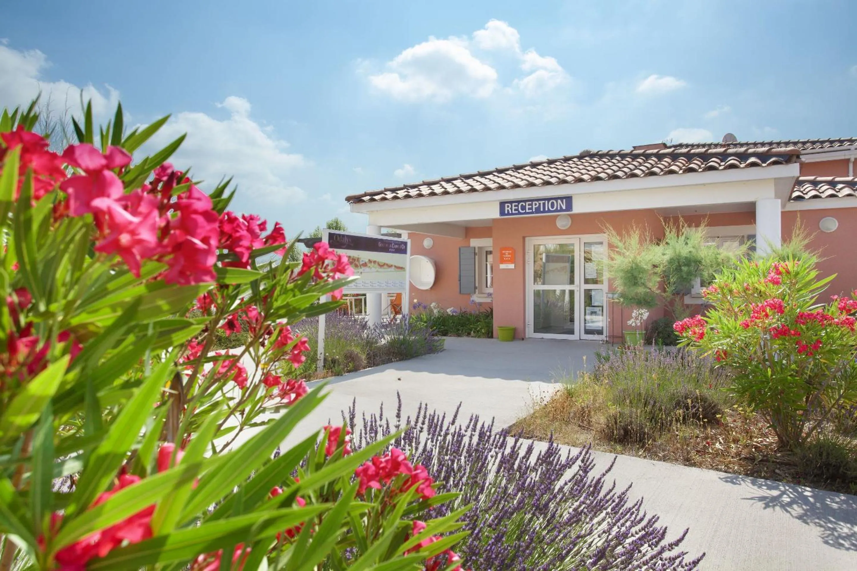 Facade/entrance in Terres de France - Résidence de la Cabre d'Or