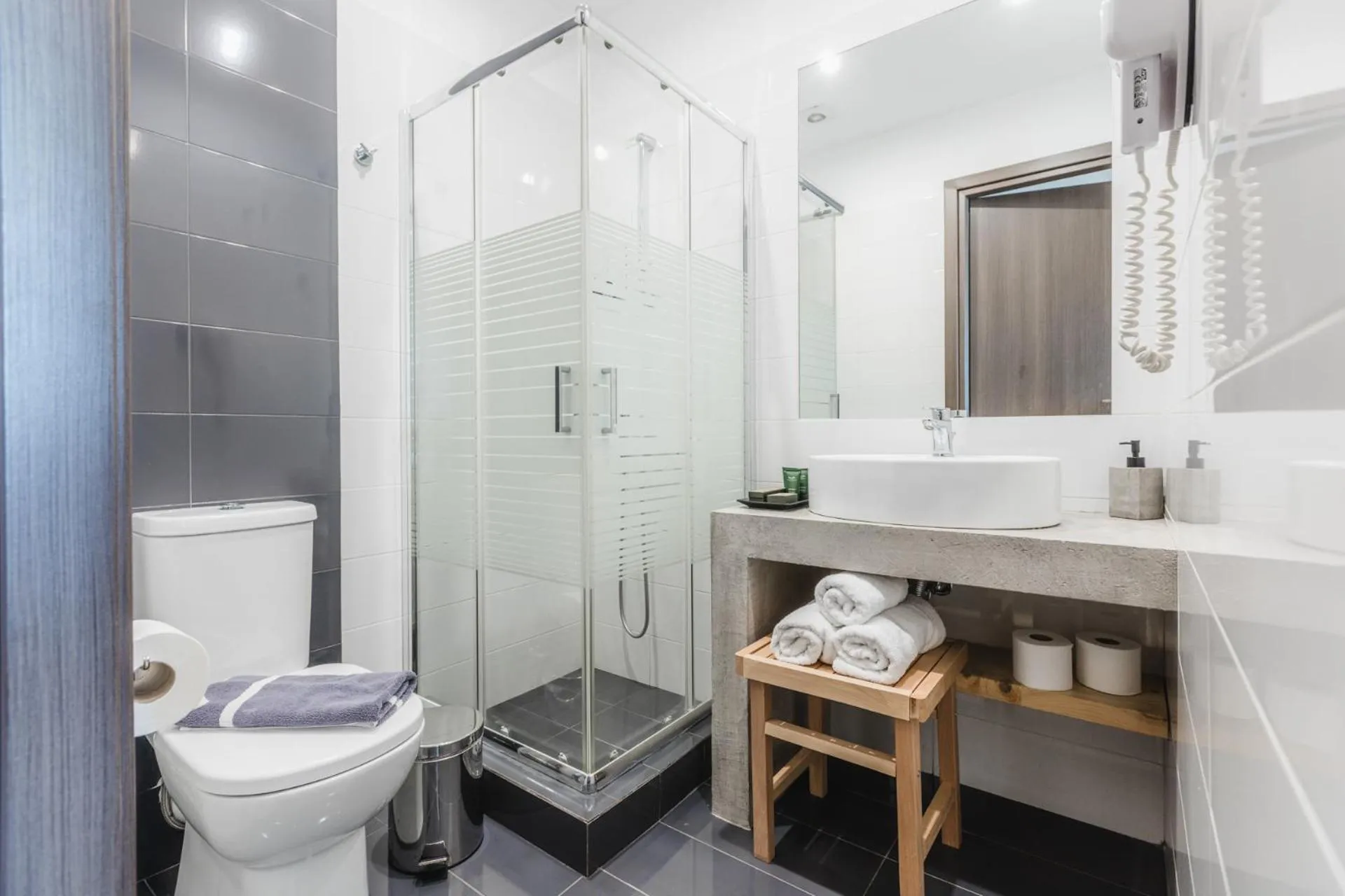 Public Bath in Infinity Hotel Gytheio