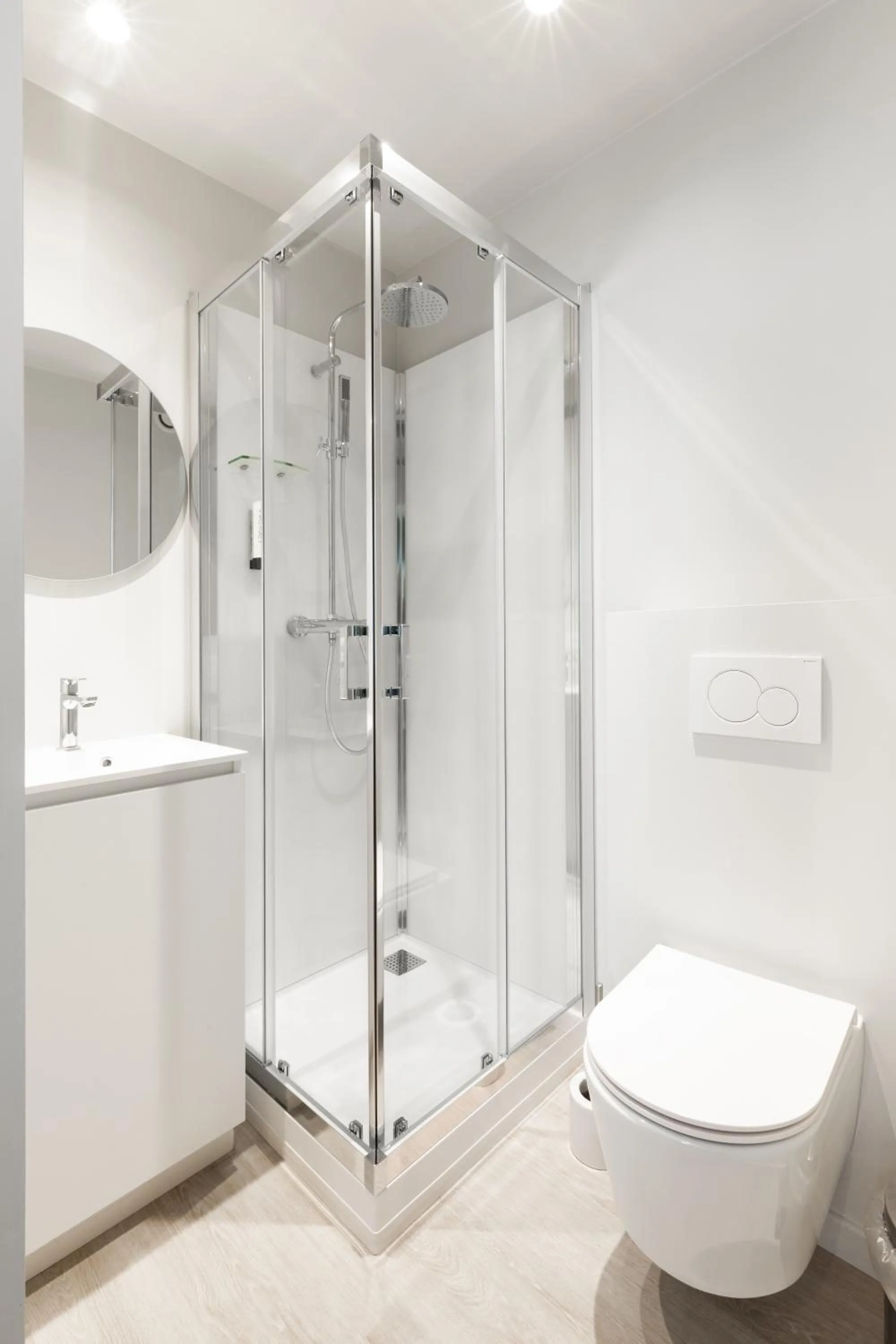 Shower in Hotel José