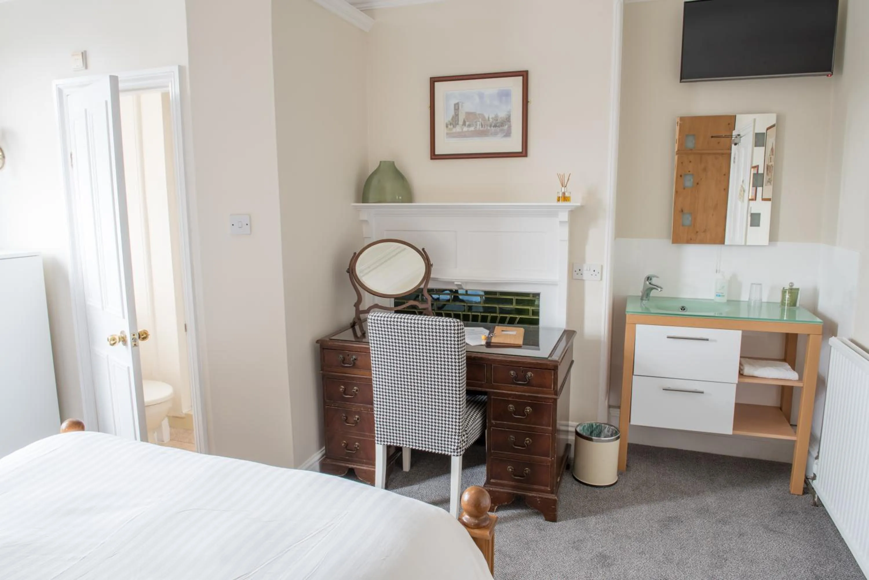 Bedroom, Bed in Toothbrush Rooms at Lattice Lodge - Guest Kitchen & EV Recharging