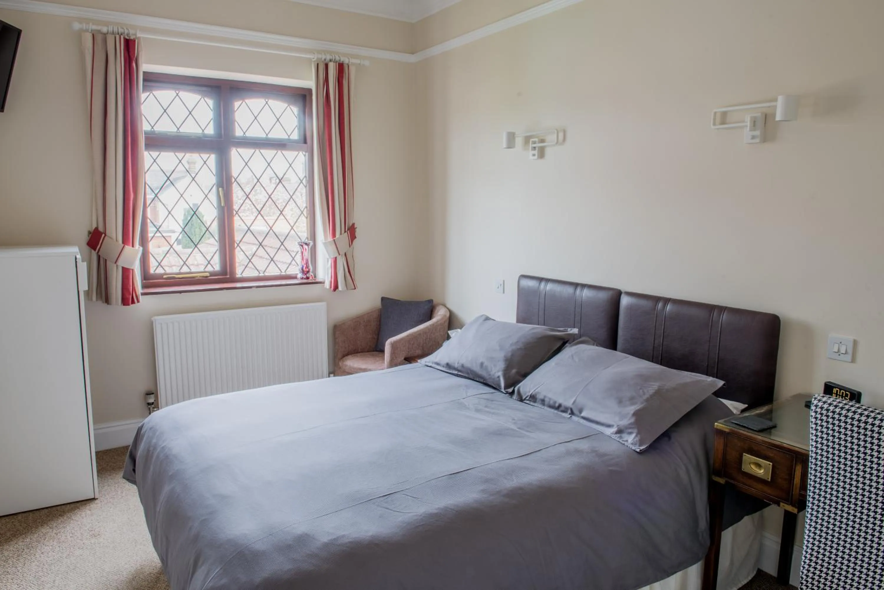 Bed in Toothbrush Rooms at Lattice Lodge - Guest Kitchen & EV Recharging