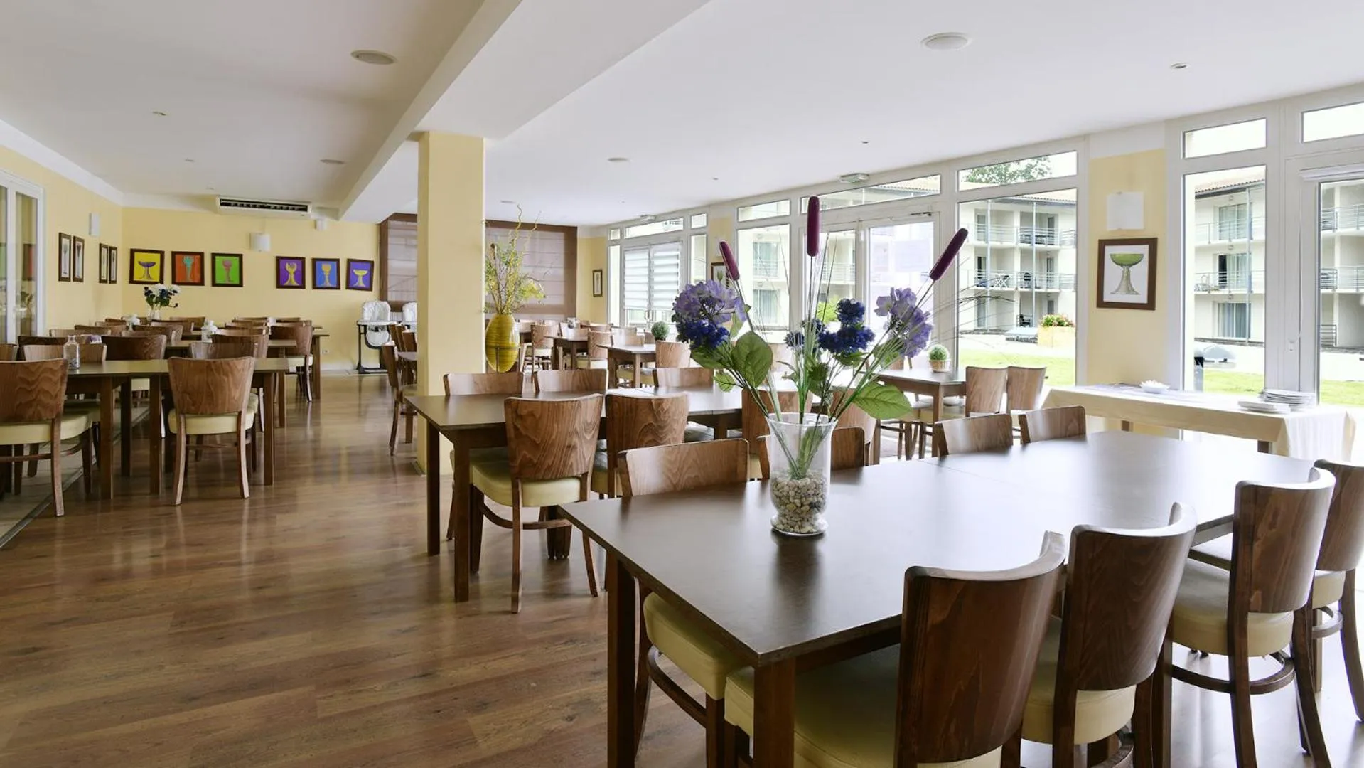 Restaurant/places to eat in Vacancéole - Le Domaine du Château - La Rochelle / Île de Ré