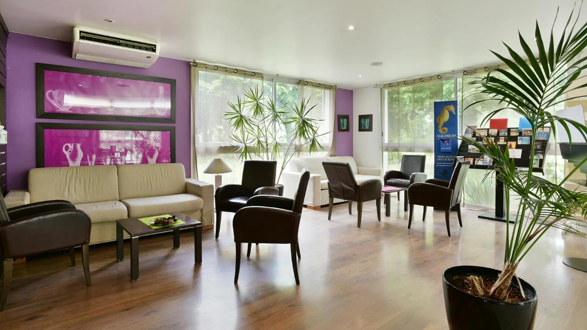 Lobby or reception in Vacancéole - Le Domaine du Château - La Rochelle / Île de Ré