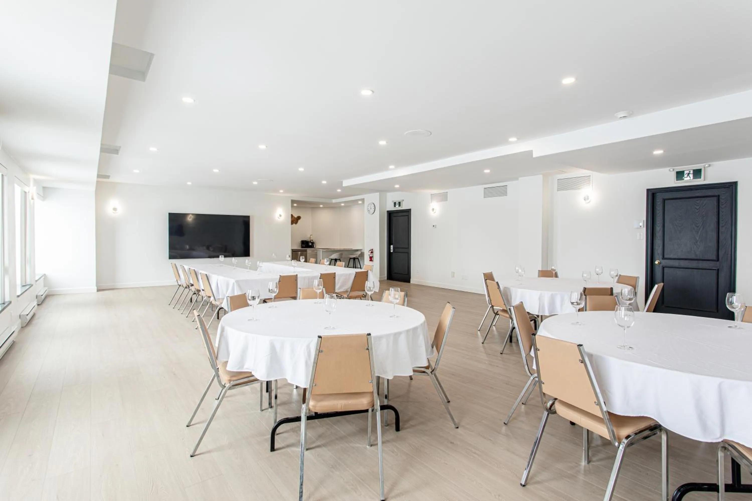 TV and multimedia in Travelodge by Wyndham Rigaud