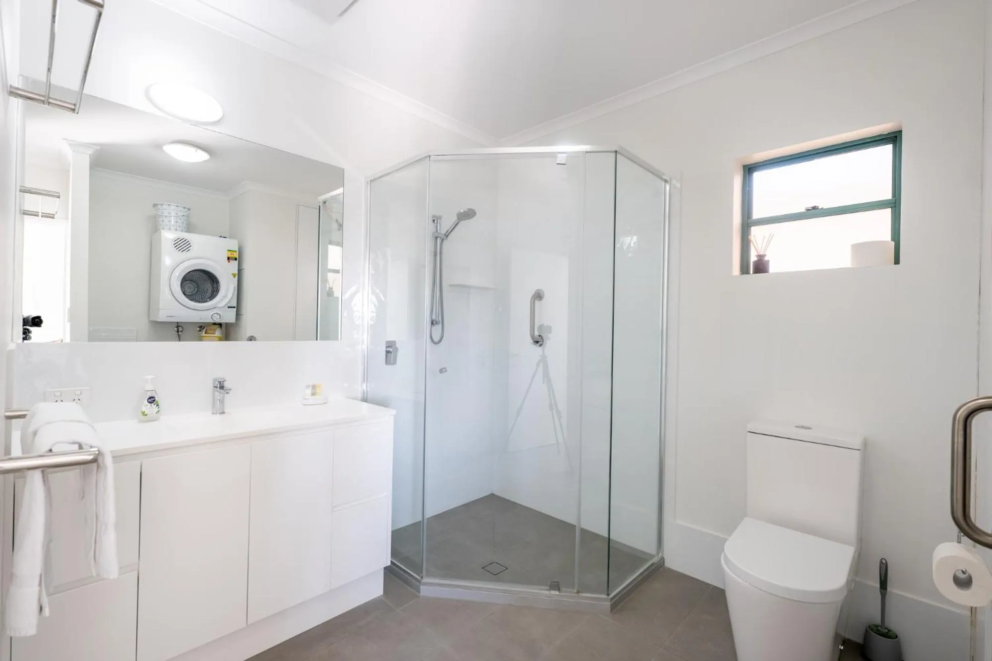 Shower in Noosa River Sandy Shores